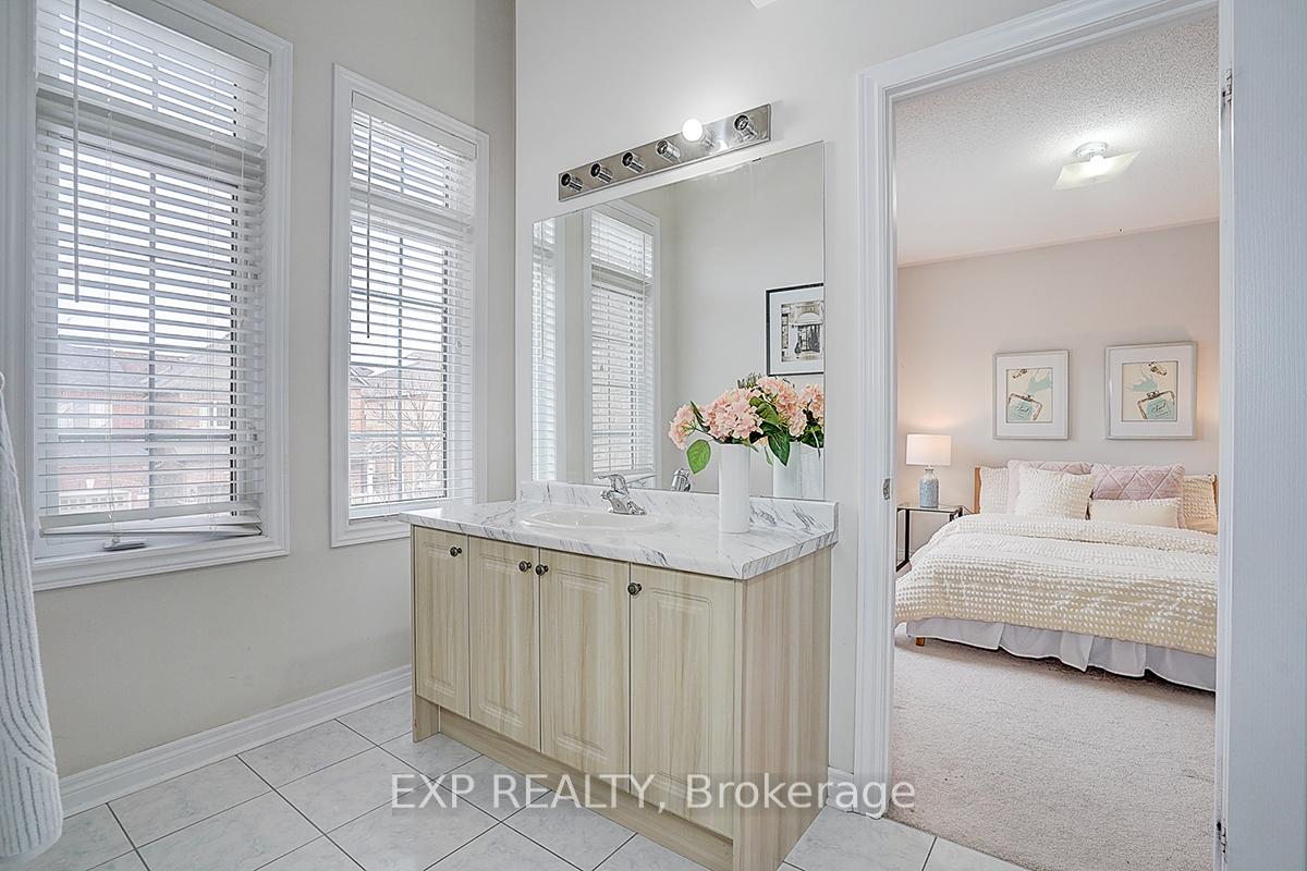 Photo 35 of 47 Foshan Avenue, Markham, Berczy — HOMEH