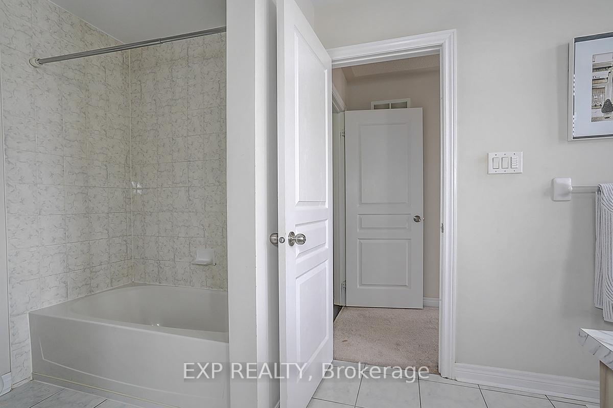 Photo 37 of 47 Foshan Avenue, Markham, Berczy — HOMEH