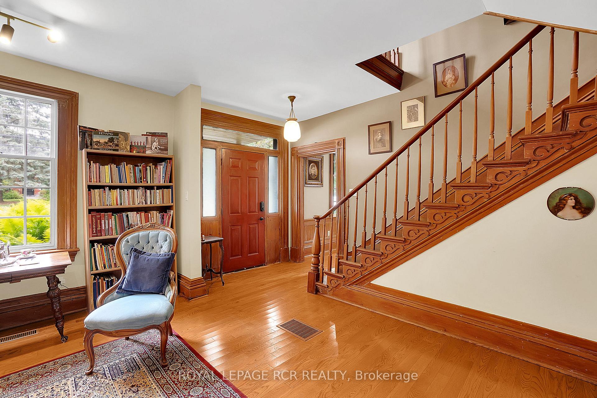 Photo 4 of 349 Main Street, King, Schomberg — HOMEH