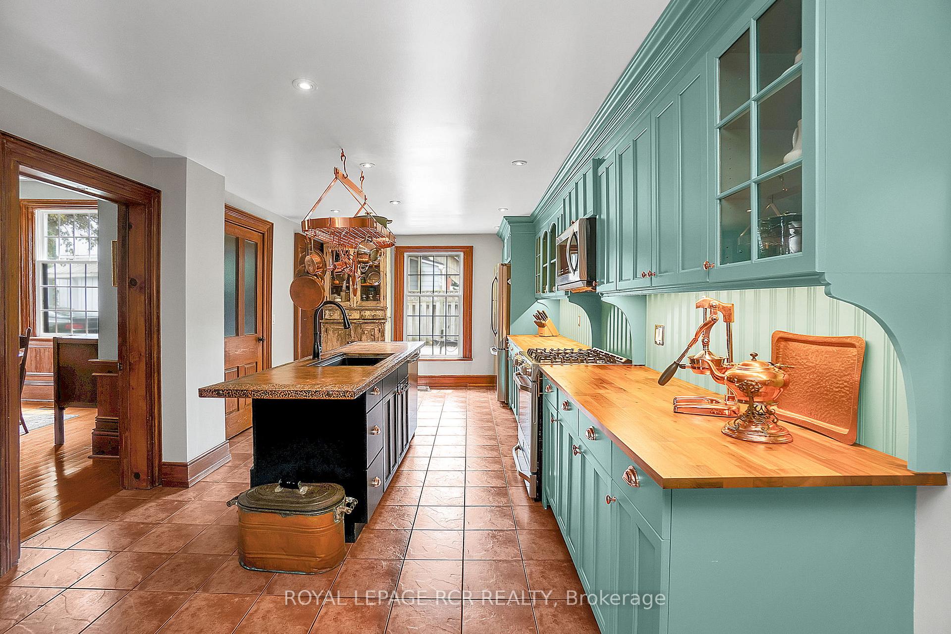 Photo 11 of 349 Main Street, King, Schomberg — HOMEH