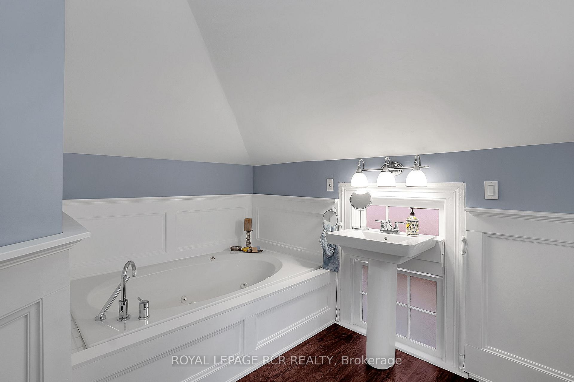 Photo 20 of 349 Main Street, King, Schomberg — HOMEH