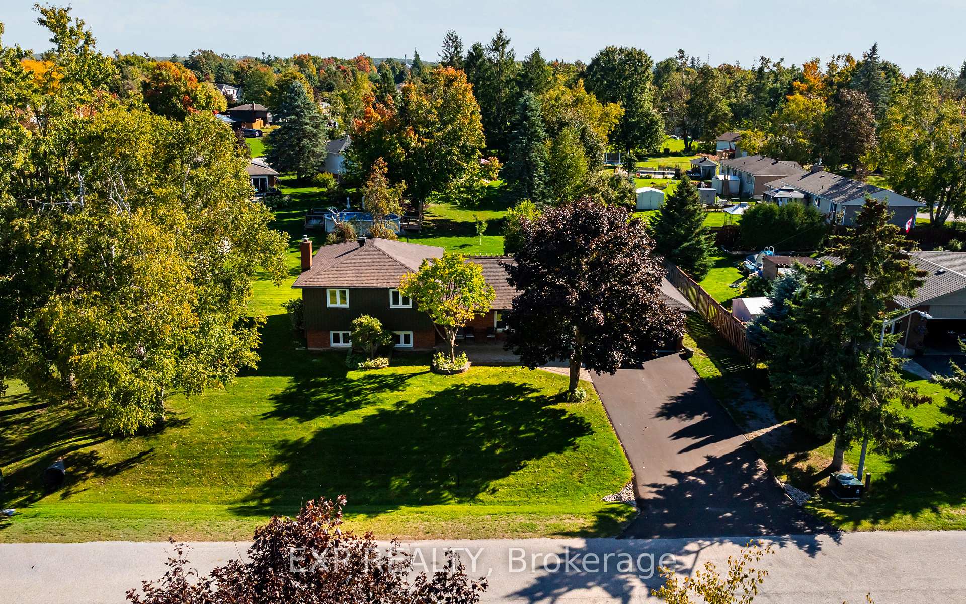 Photo 2 of 258 Nelson Crescent, Innisfil, Stroud — HOMEH