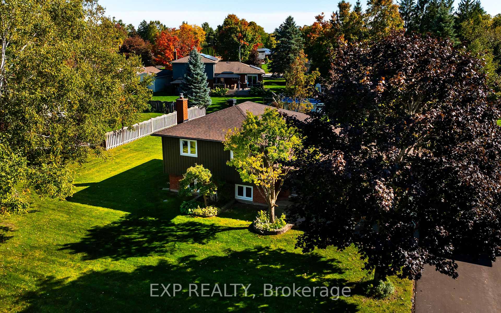 Photo 5 of 258 Nelson Crescent, Innisfil, Stroud — HOMEH