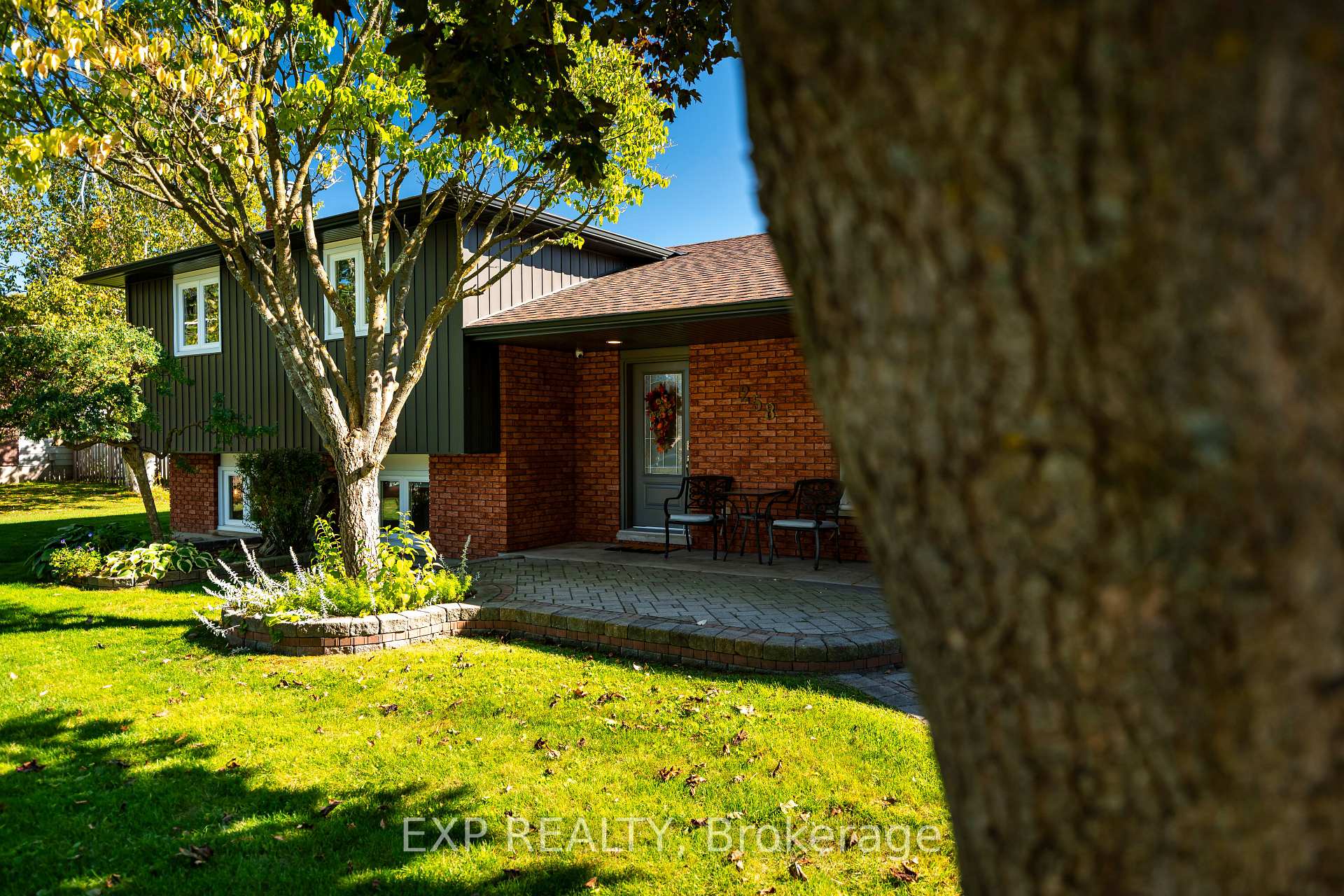 Photo 6 of 258 Nelson Crescent, Innisfil, Stroud — HOMEH