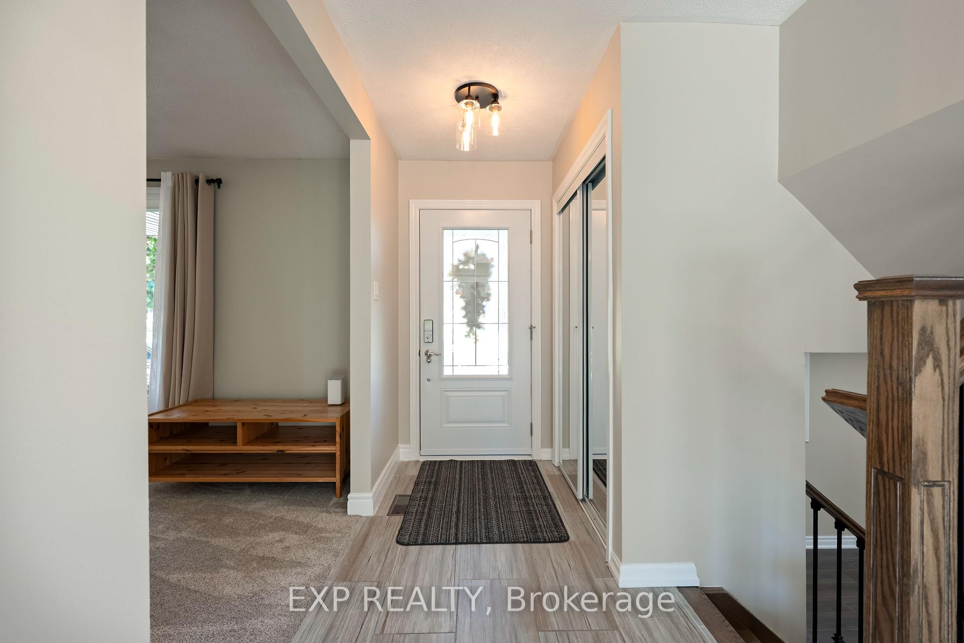 Photo 8 of 258 Nelson Crescent, Innisfil, Stroud — HOMEH