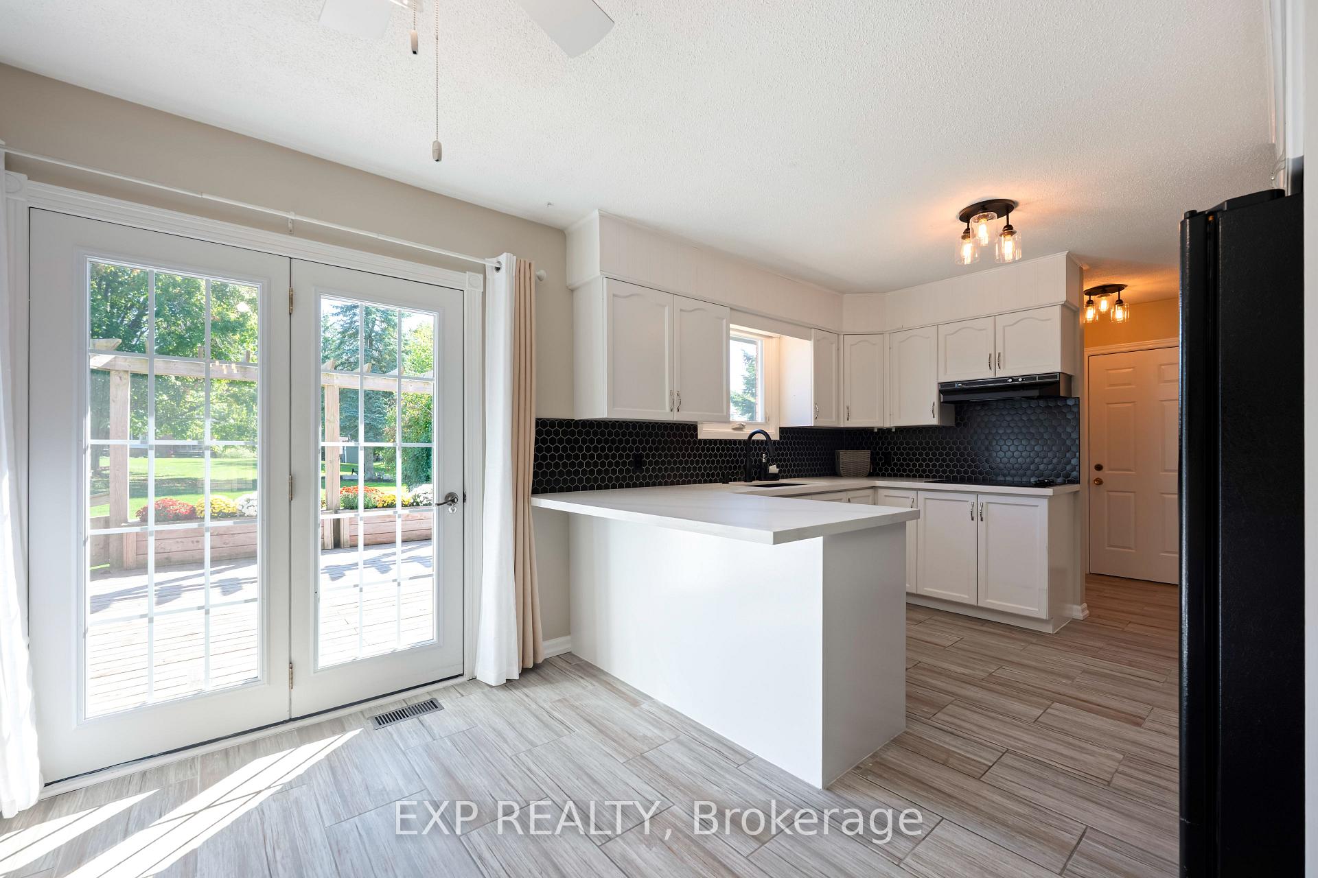 Photo 11 of 258 Nelson Crescent, Innisfil, Stroud — HOMEH
