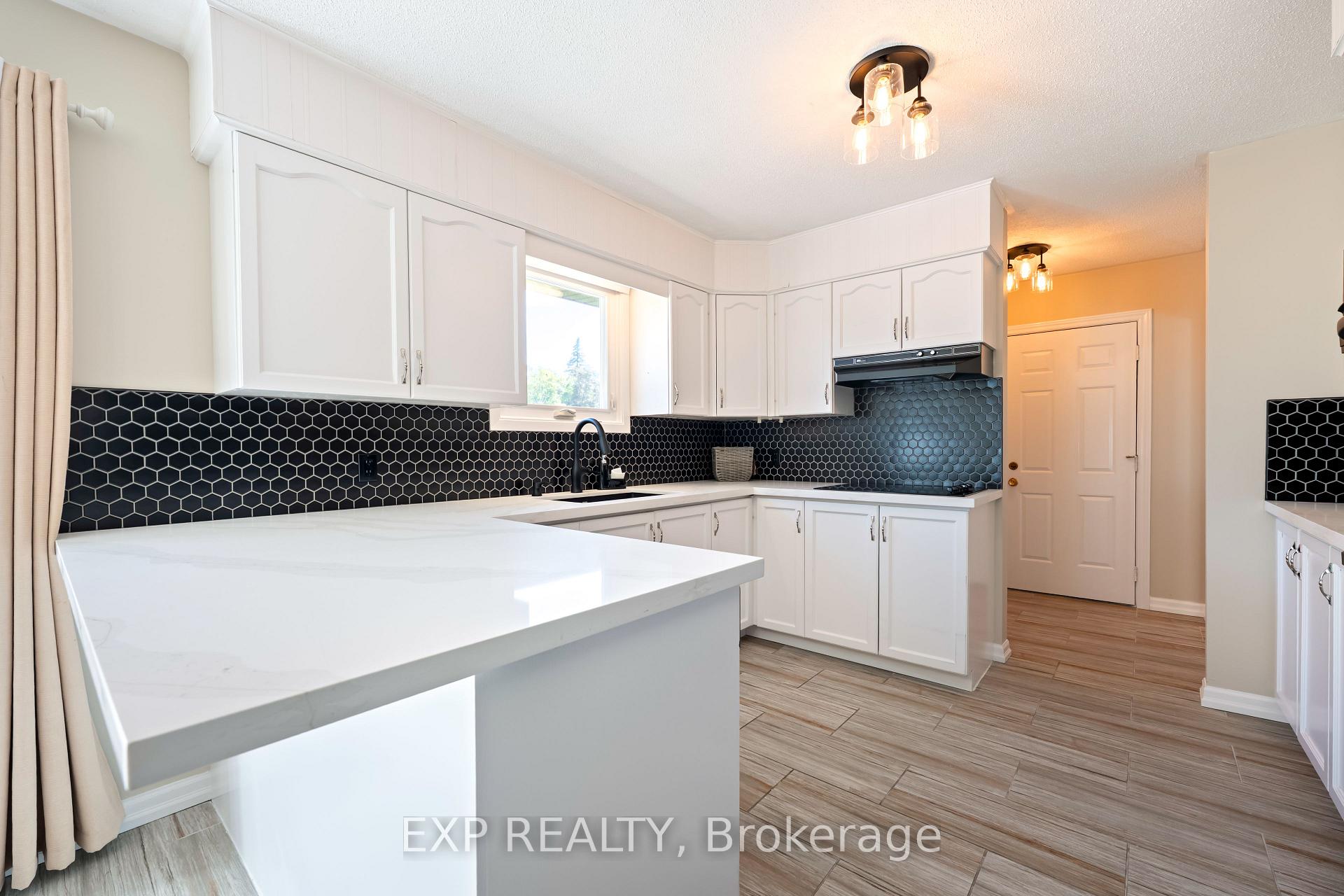 Photo 13 of 258 Nelson Crescent, Innisfil, Stroud — HOMEH