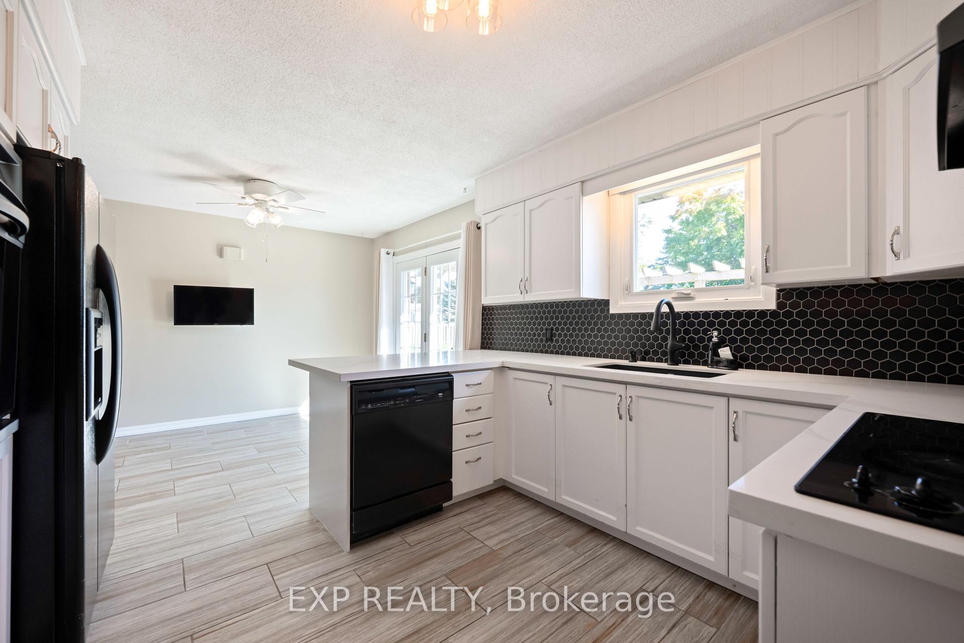 Photo 15 of 258 Nelson Crescent, Innisfil, Stroud — HOMEH
