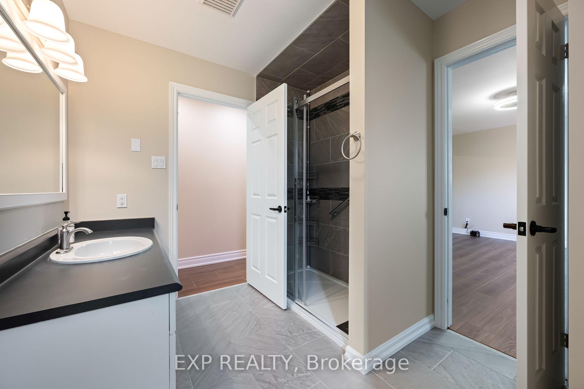 Photo 17 of 258 Nelson Crescent, Innisfil, Stroud — HOMEH