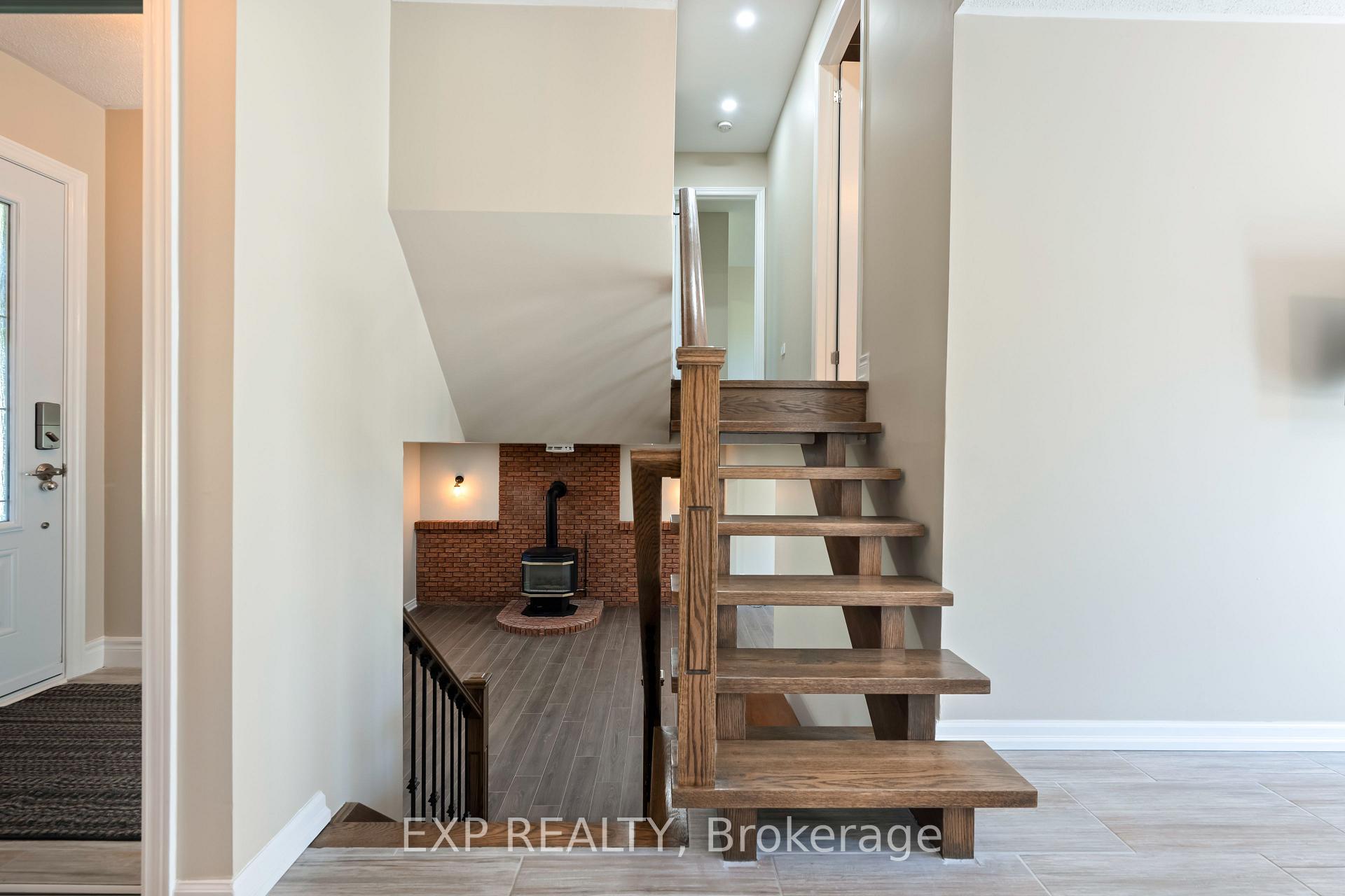 Photo 25 of 258 Nelson Crescent, Innisfil, Stroud — HOMEH