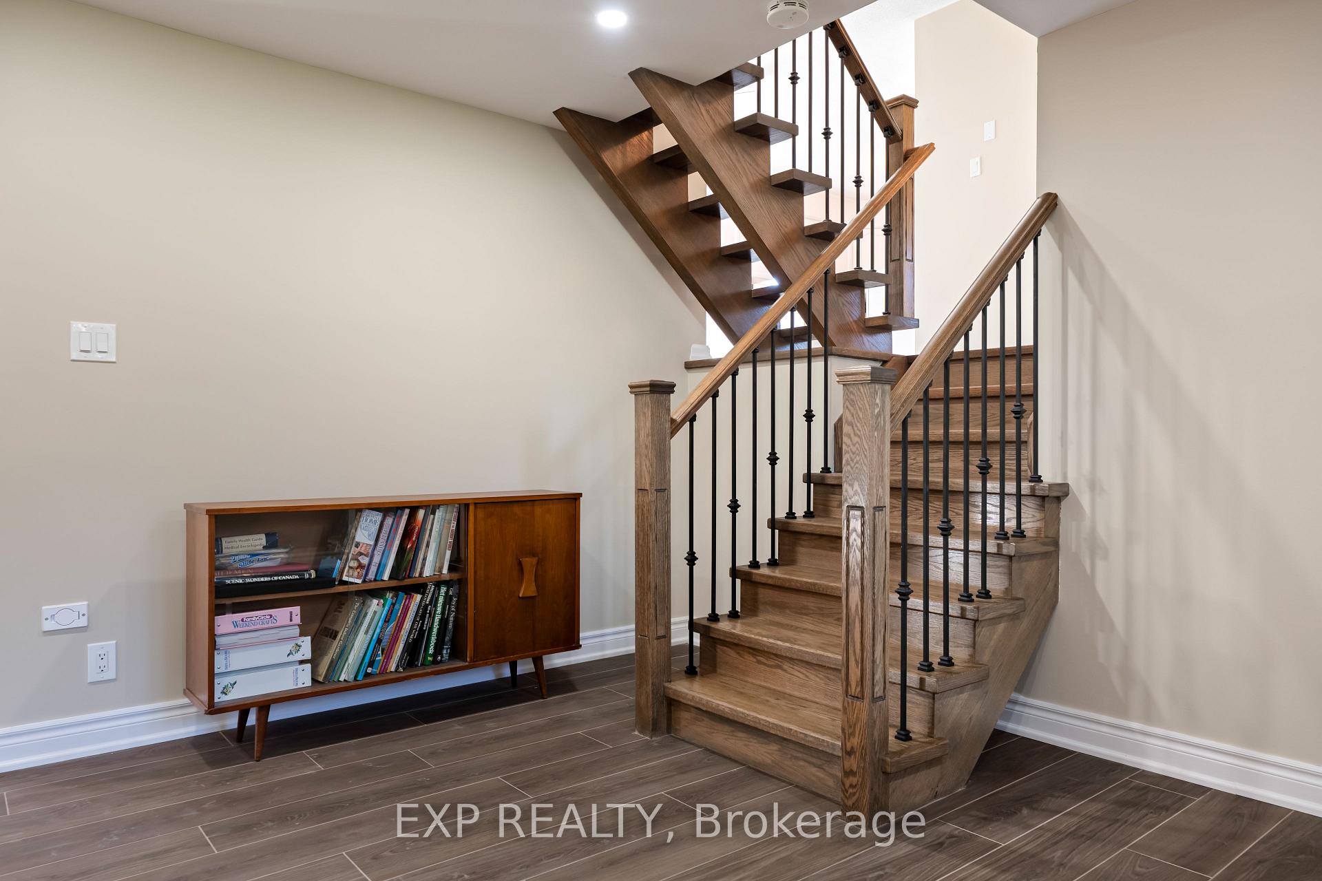 Photo 26 of 258 Nelson Crescent, Innisfil, Stroud — HOMEH