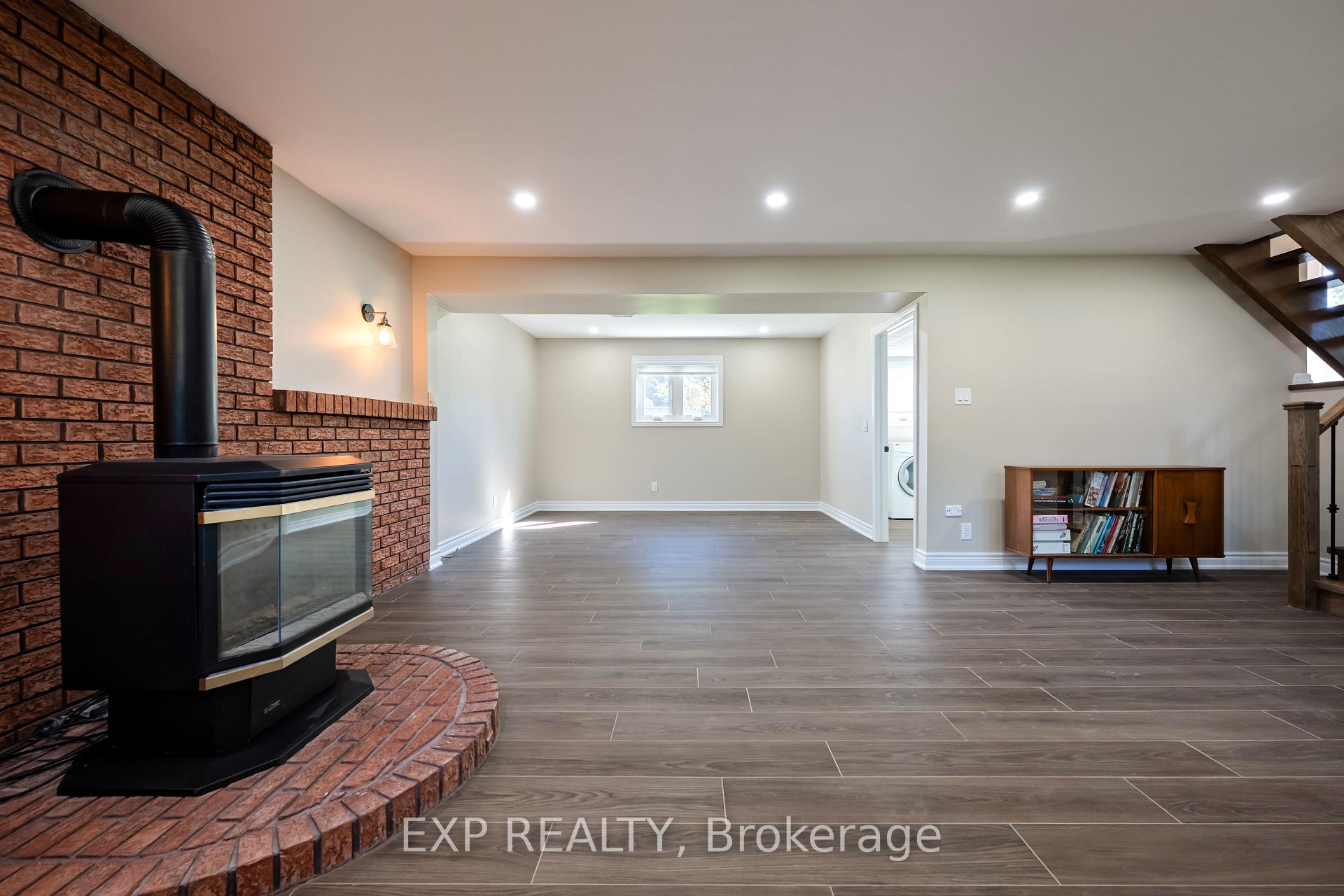 Photo 30 of 258 Nelson Crescent, Innisfil, Stroud — HOMEH