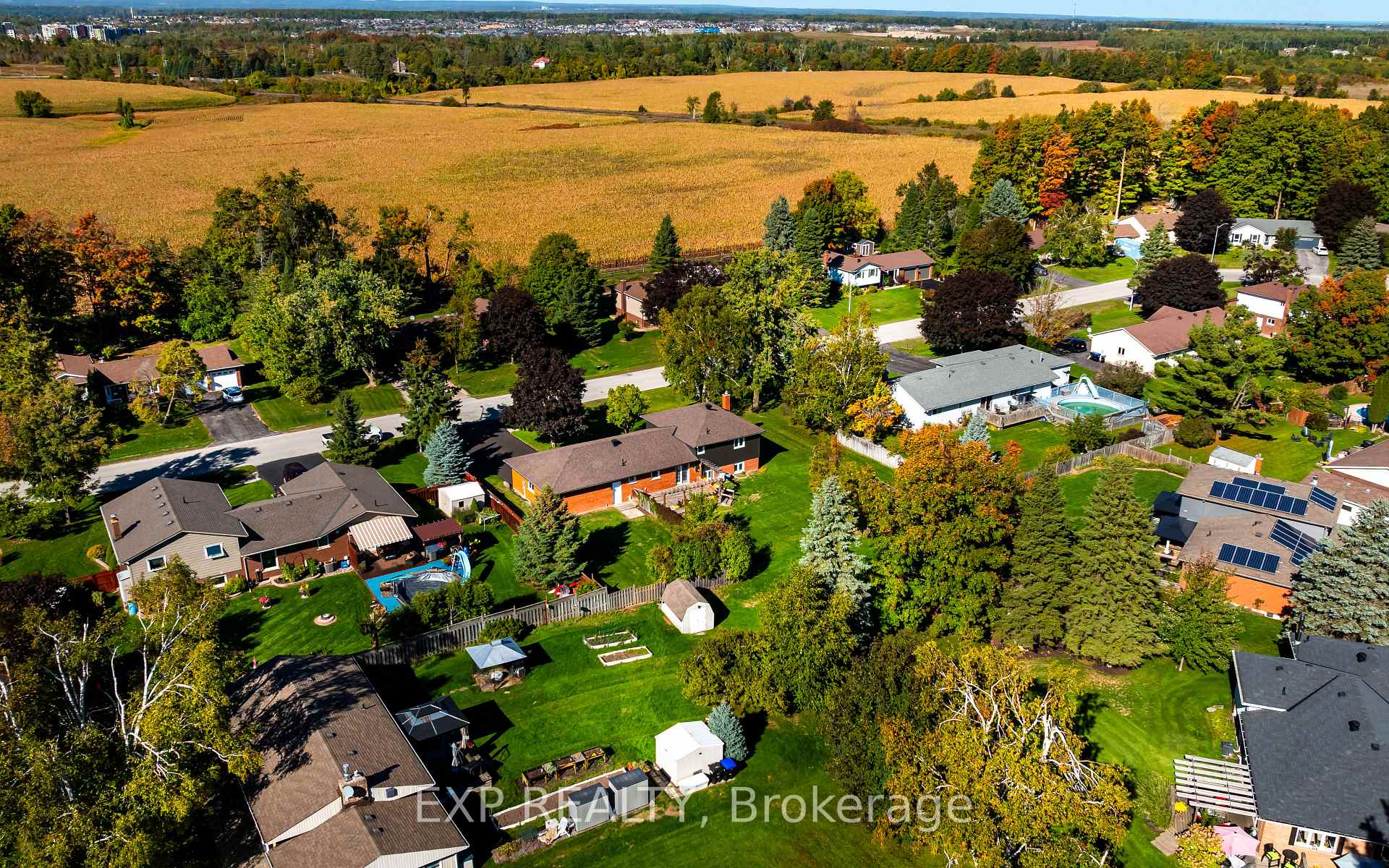 Photo 35 of 258 Nelson Crescent, Innisfil, Stroud — HOMEH