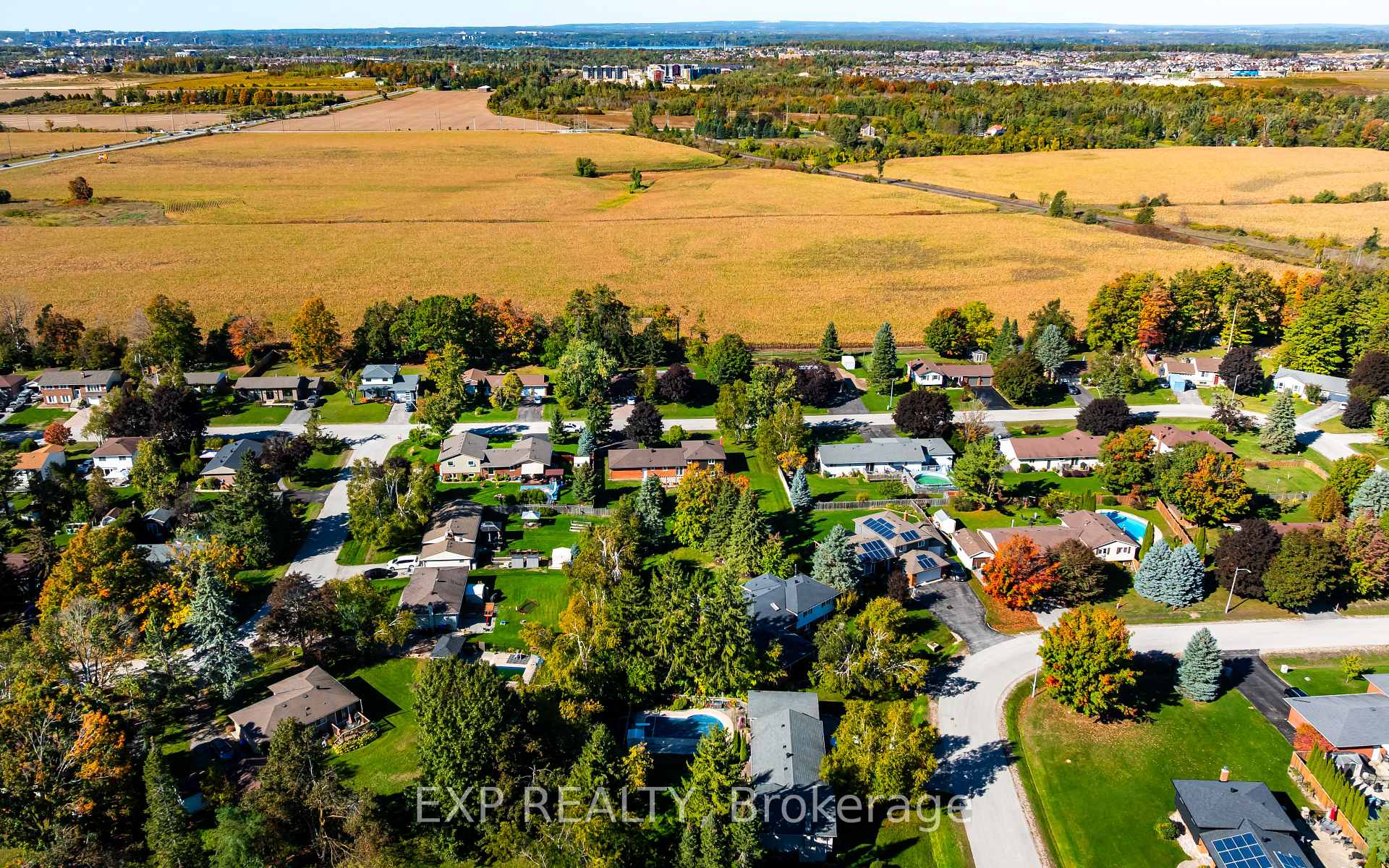 Photo 37 of 258 Nelson Crescent, Innisfil, Stroud — HOMEH