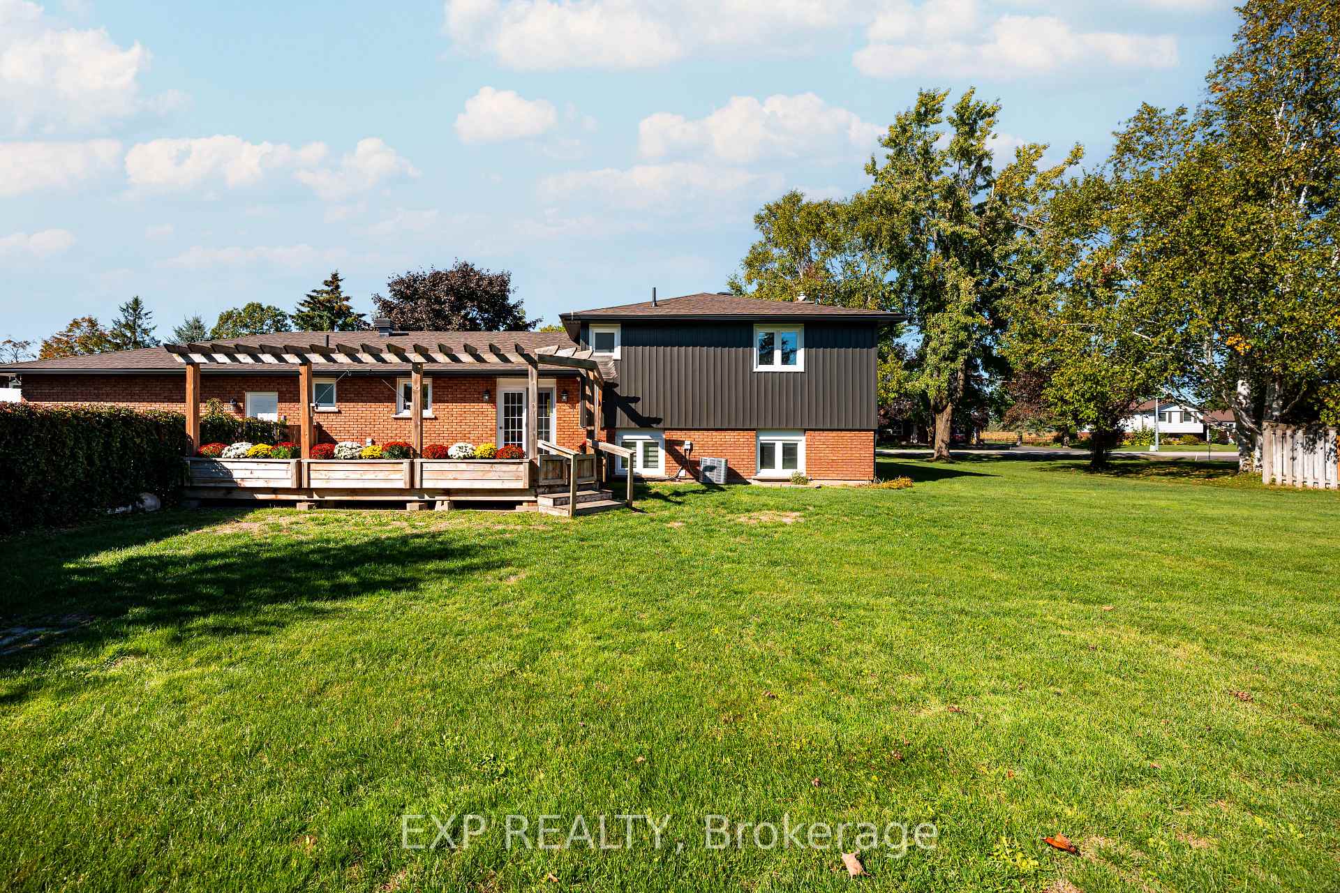 Photo 38 of 258 Nelson Crescent, Innisfil, Stroud — HOMEH