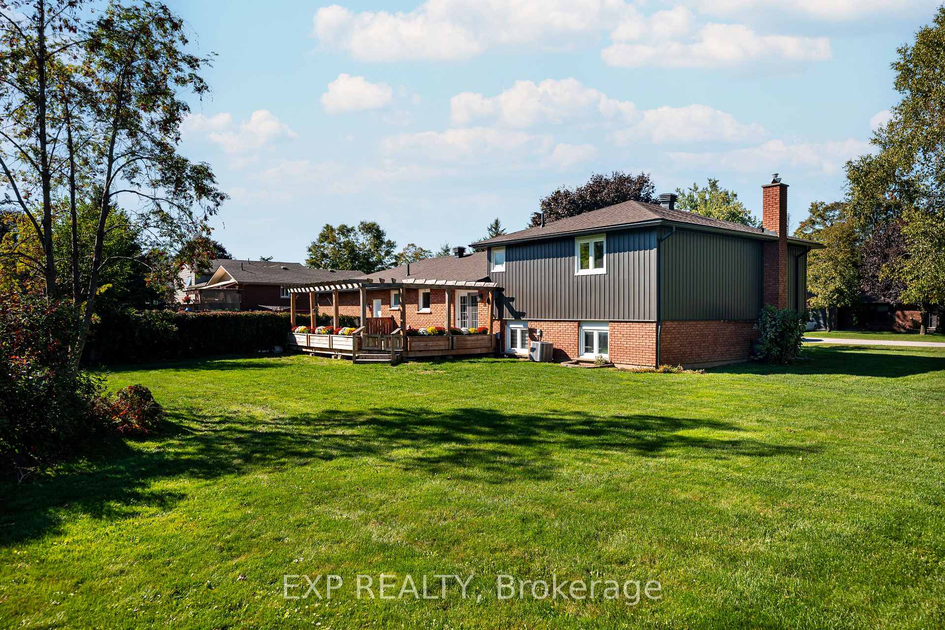 Photo 39 of 258 Nelson Crescent, Innisfil, Stroud — HOMEH