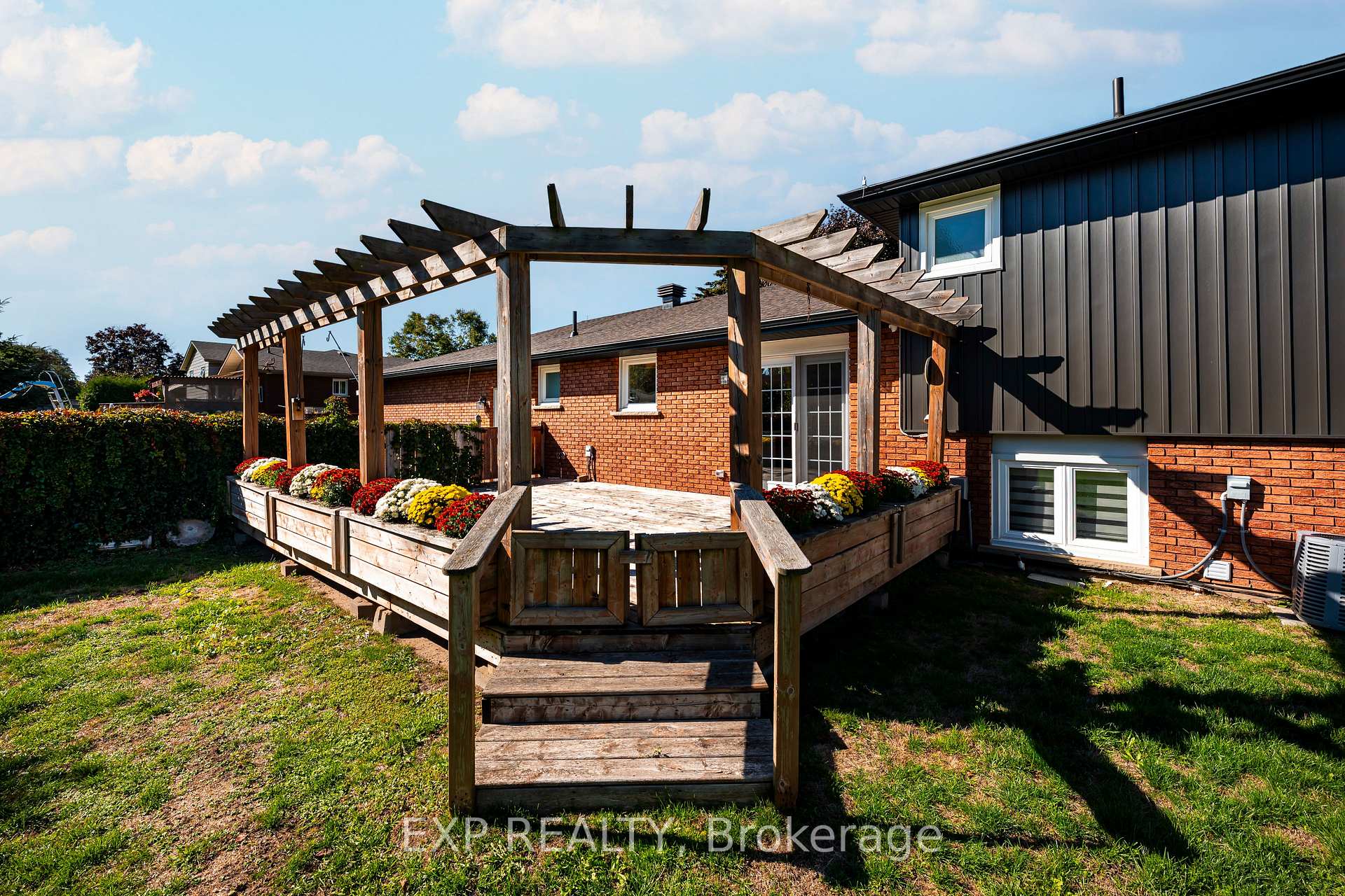 Photo 40 of 258 Nelson Crescent, Innisfil, Stroud — HOMEH