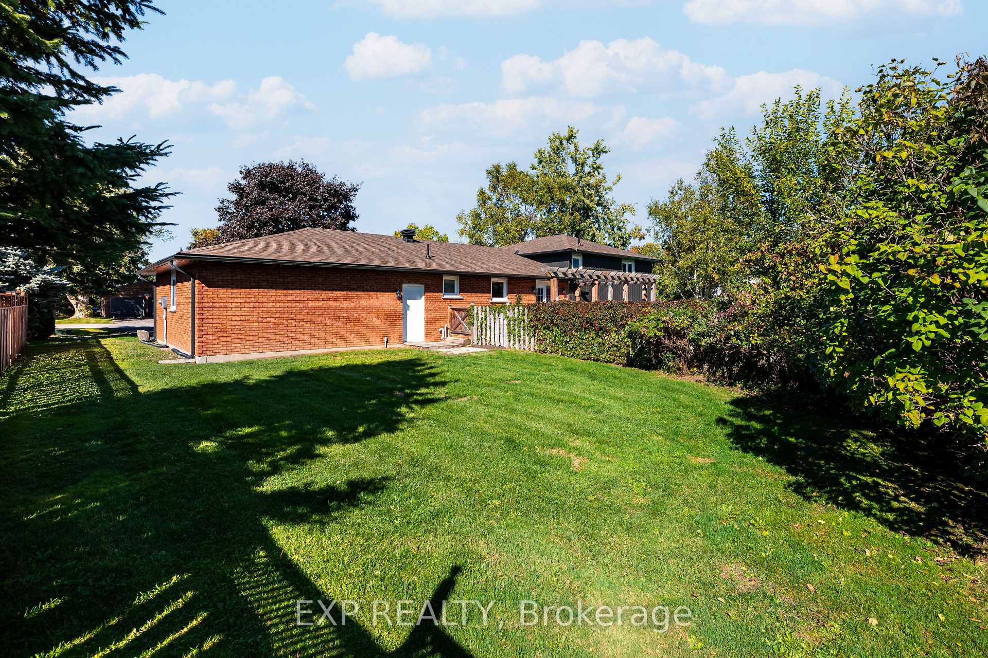 Photo 43 of 258 Nelson Crescent, Innisfil, Stroud — HOMEH