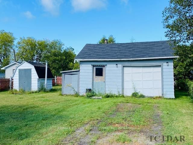 Photo 5 of 38 Wolfe Street, Kapuskasing — HOMEH
