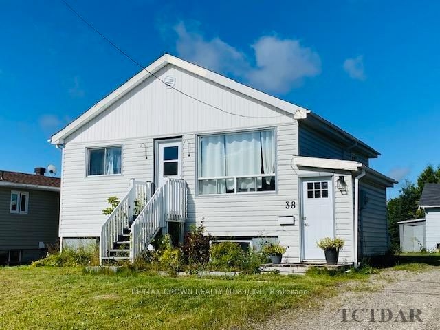 Photo 6 of 38 Wolfe Street, Kapuskasing — HOMEH