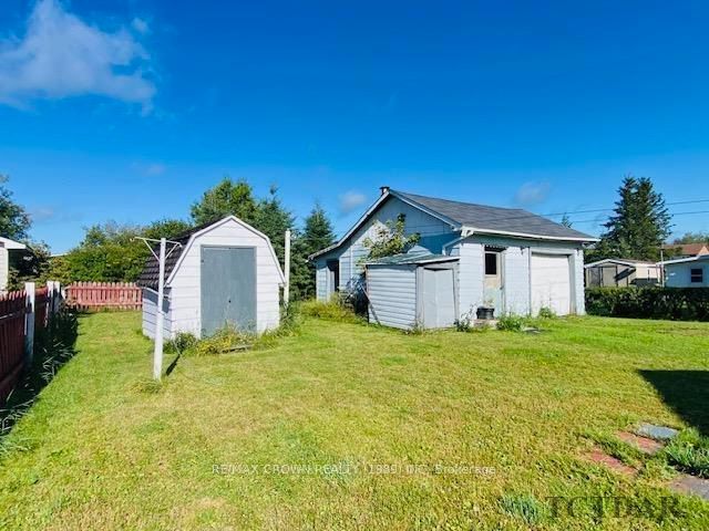 Photo 7 of 38 Wolfe Street, Kapuskasing — HOMEH