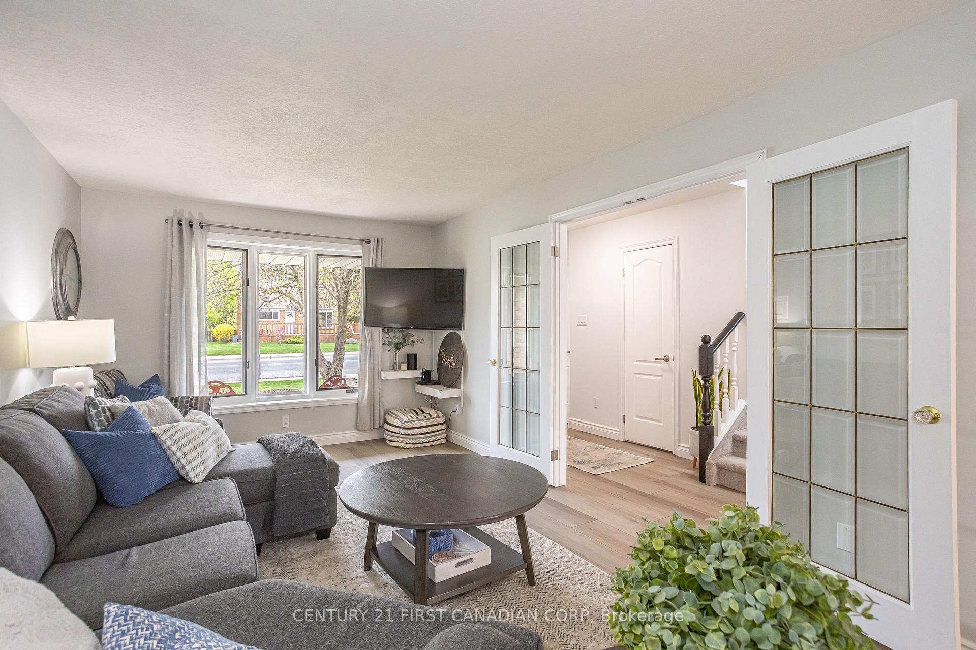 Photo 5 of 113 Main Street, Lucan Biddulph, Lucan — HOMEH