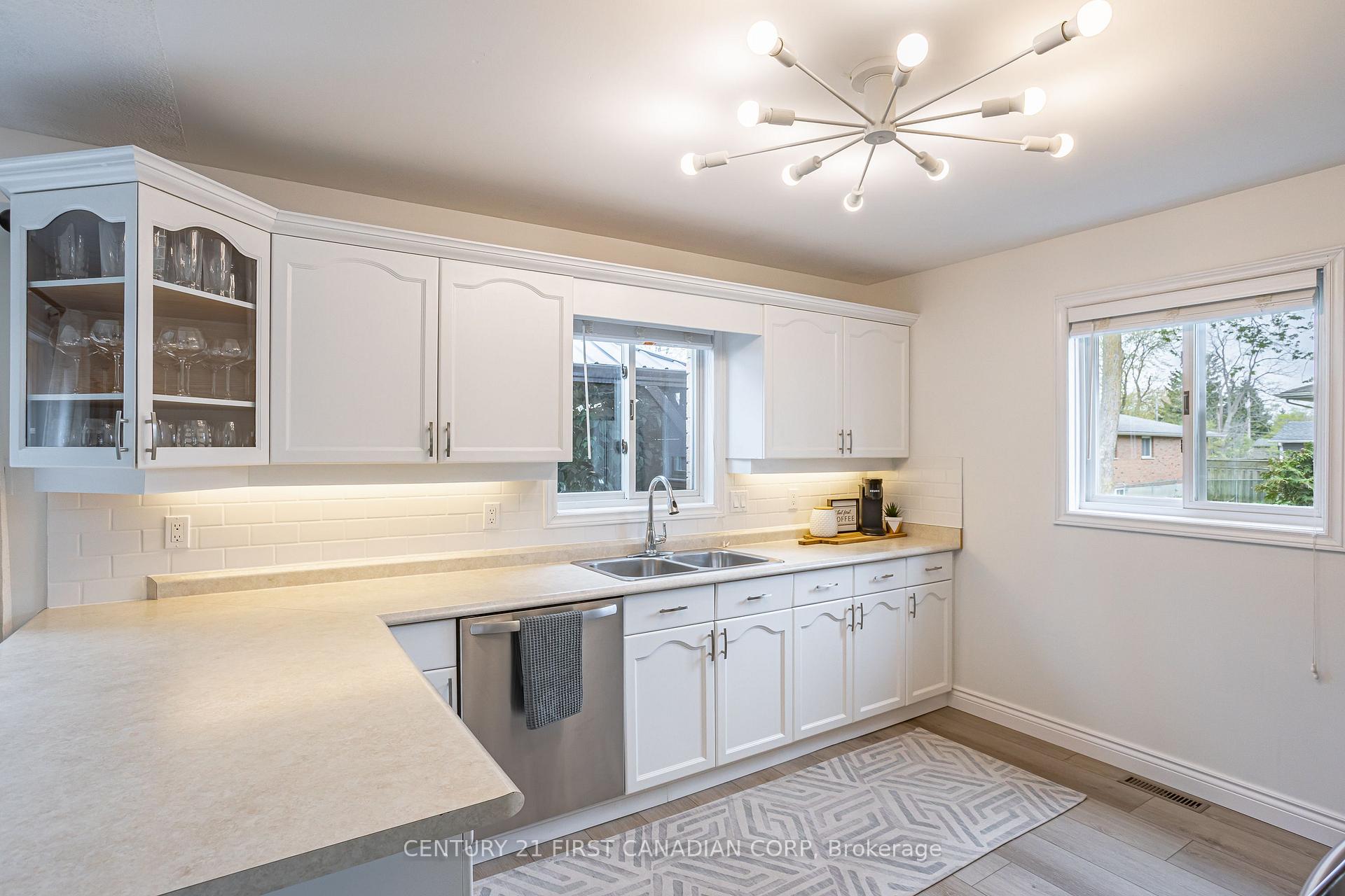 Photo 7 of 113 Main Street, Lucan Biddulph, Lucan — HOMEH
