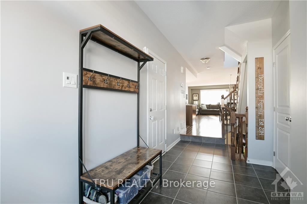 Photo 4 of 1450 Carronbridge Circle, Ottawa, Kanata - Emerald Meadows/Trailwest — HOMEH