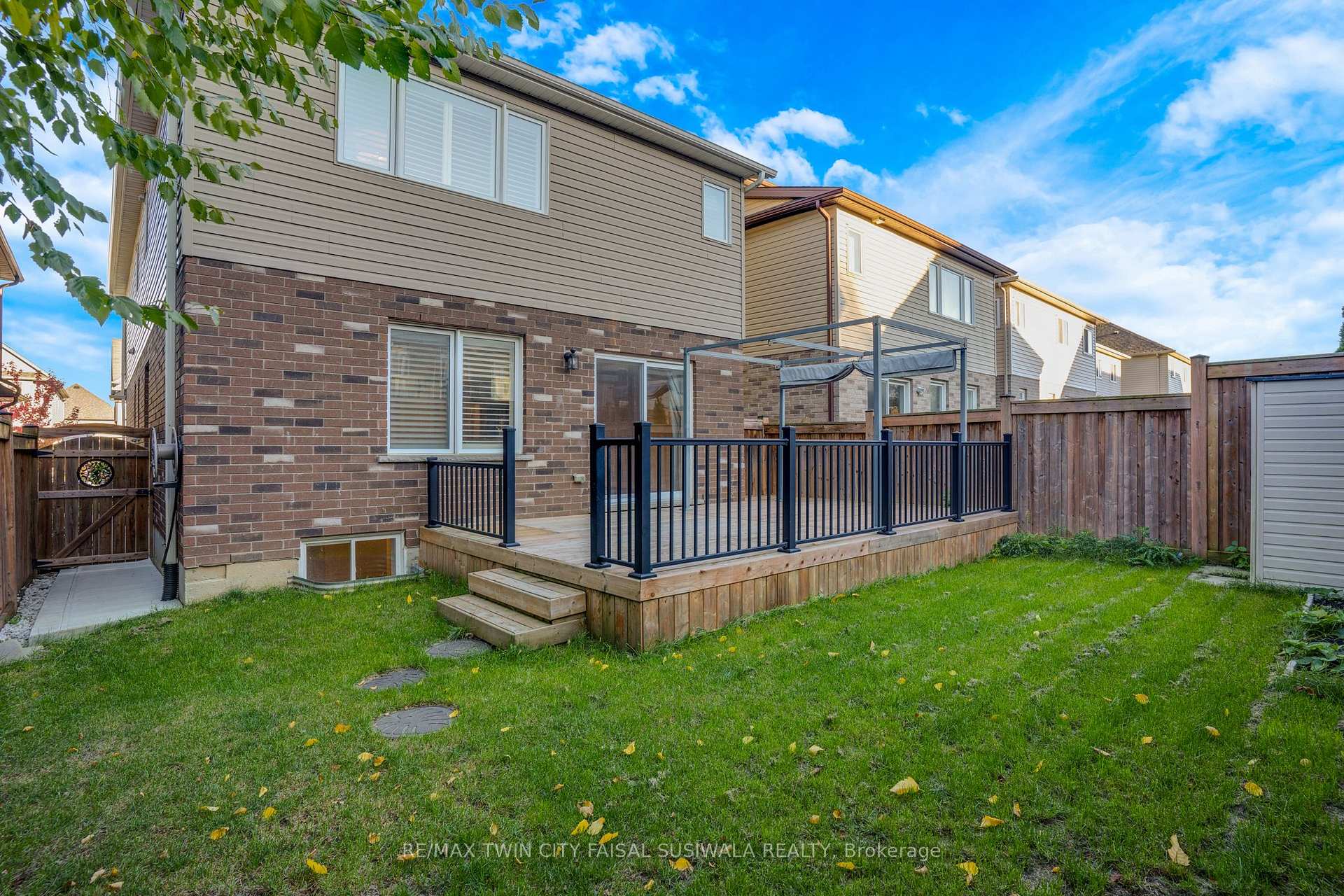 Photo 3 of 403 Moorlands Crescent, Kitchener — HOMEH