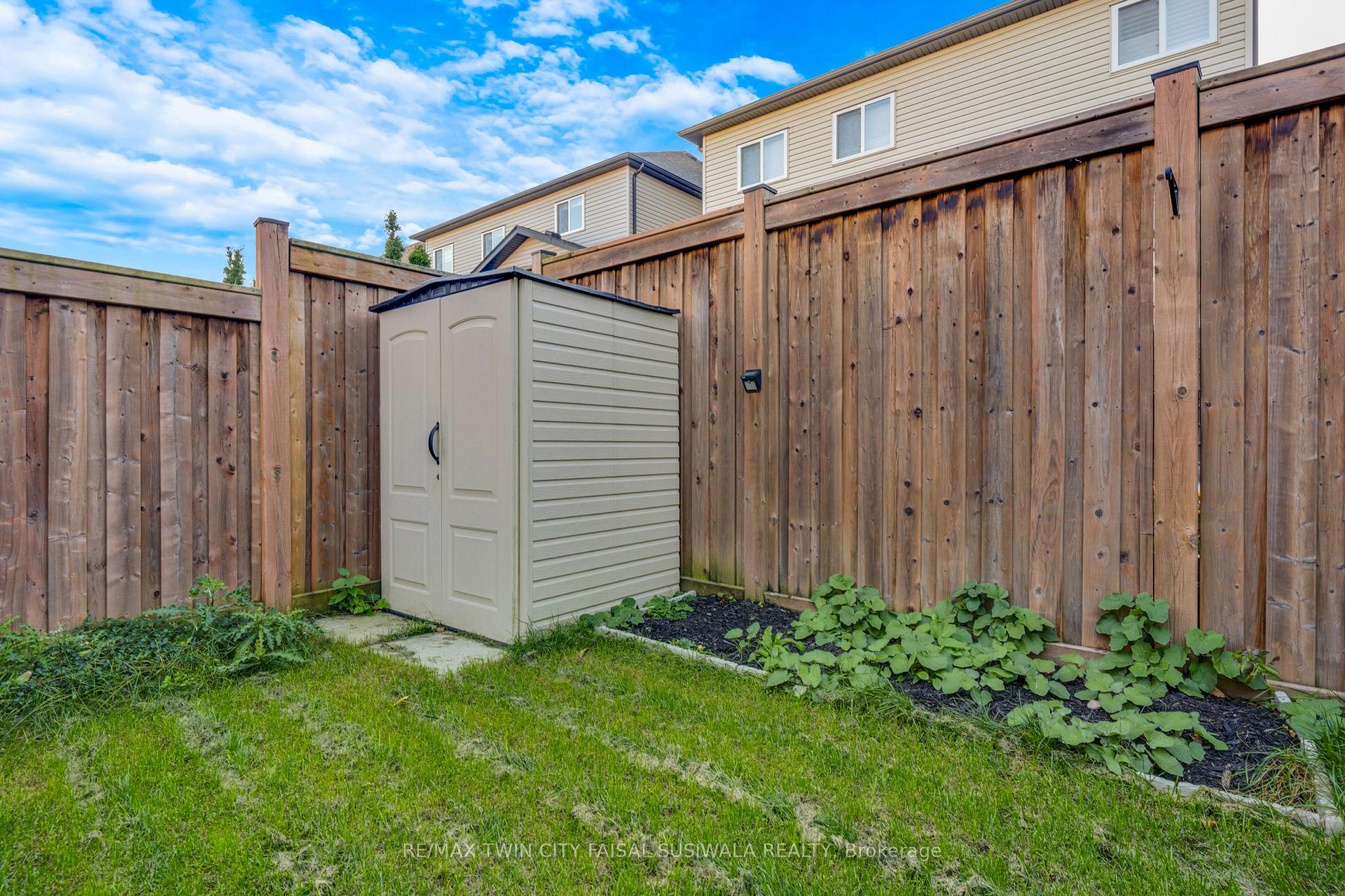 Photo 4 of 403 Moorlands Crescent, Kitchener — HOMEH