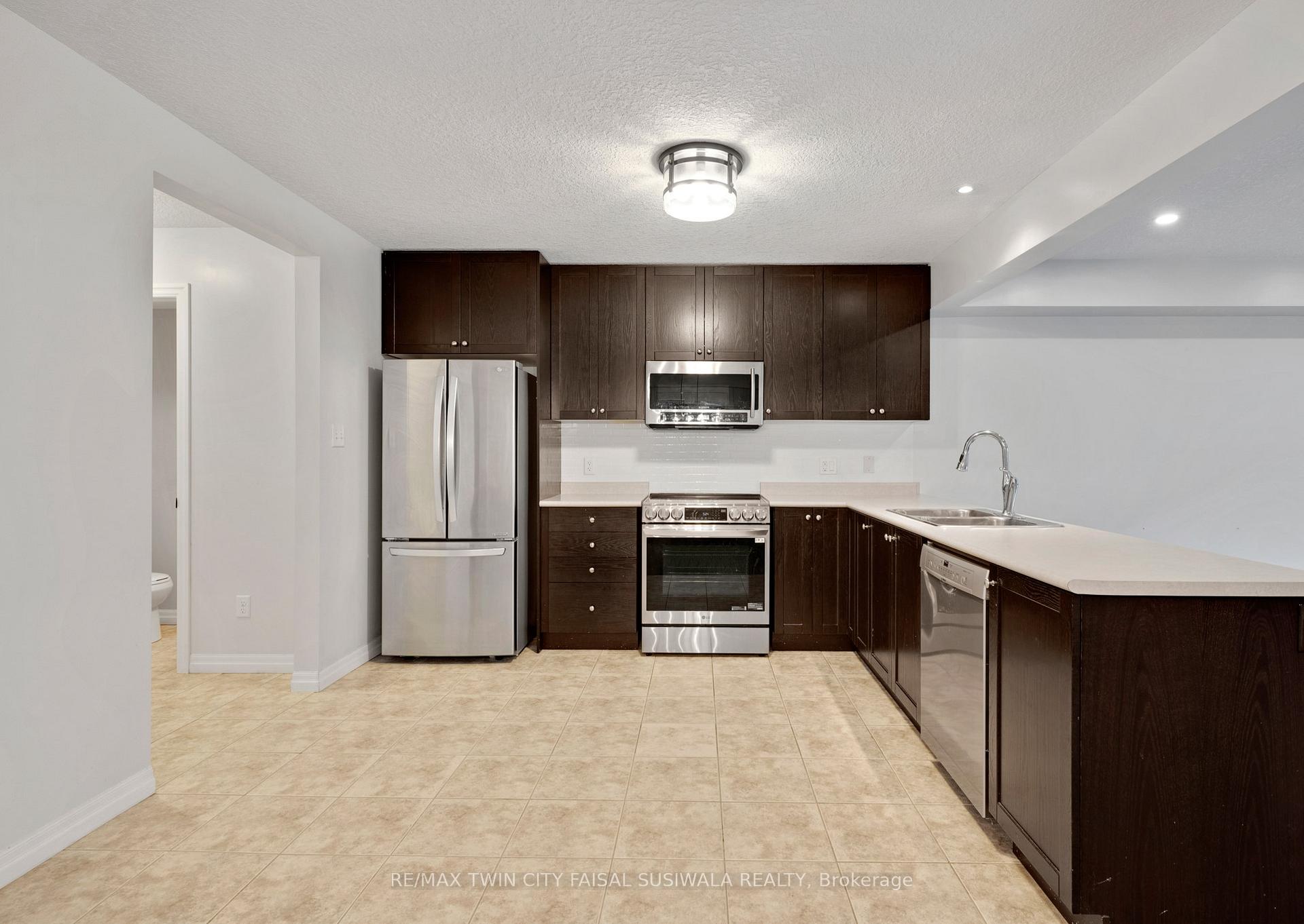 Photo 10 of 403 Moorlands Crescent, Kitchener — HOMEH