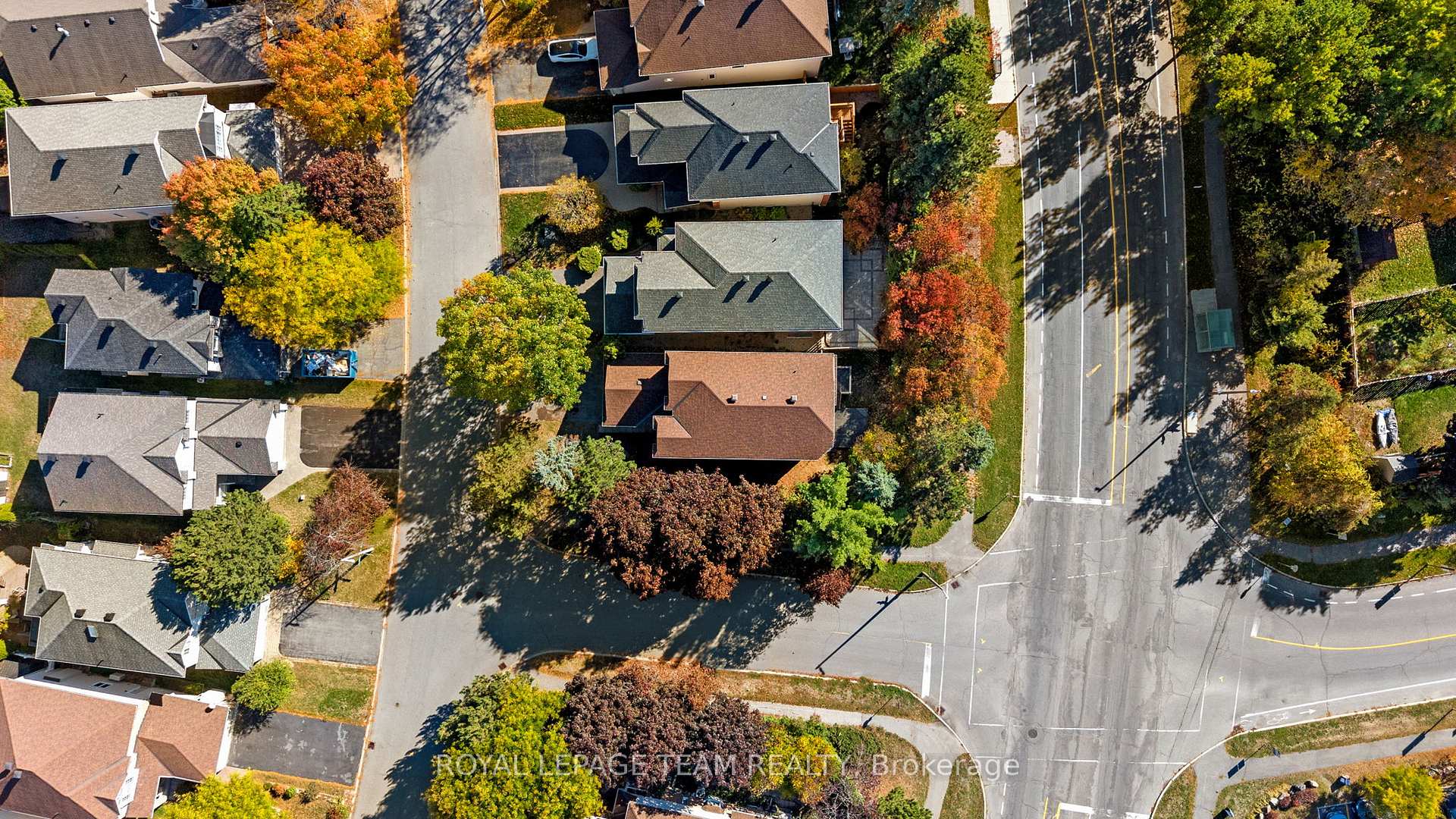 Photo 3 of 27 Evanshen Crescent, Ottawa, Kanata - Kanata Lakes/Heritage Hills — HOMEH