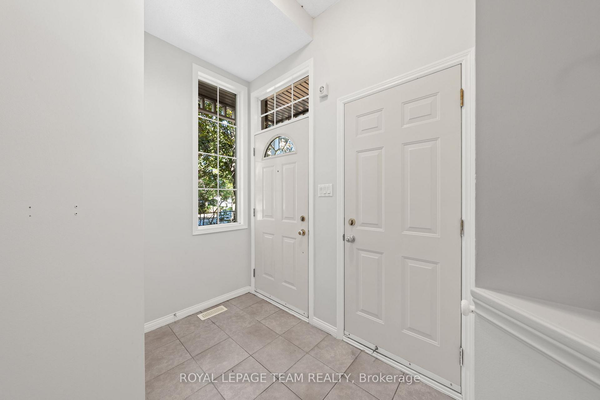Photo 6 of 27 Evanshen Crescent, Ottawa, Kanata - Kanata Lakes/Heritage Hills — HOMEH