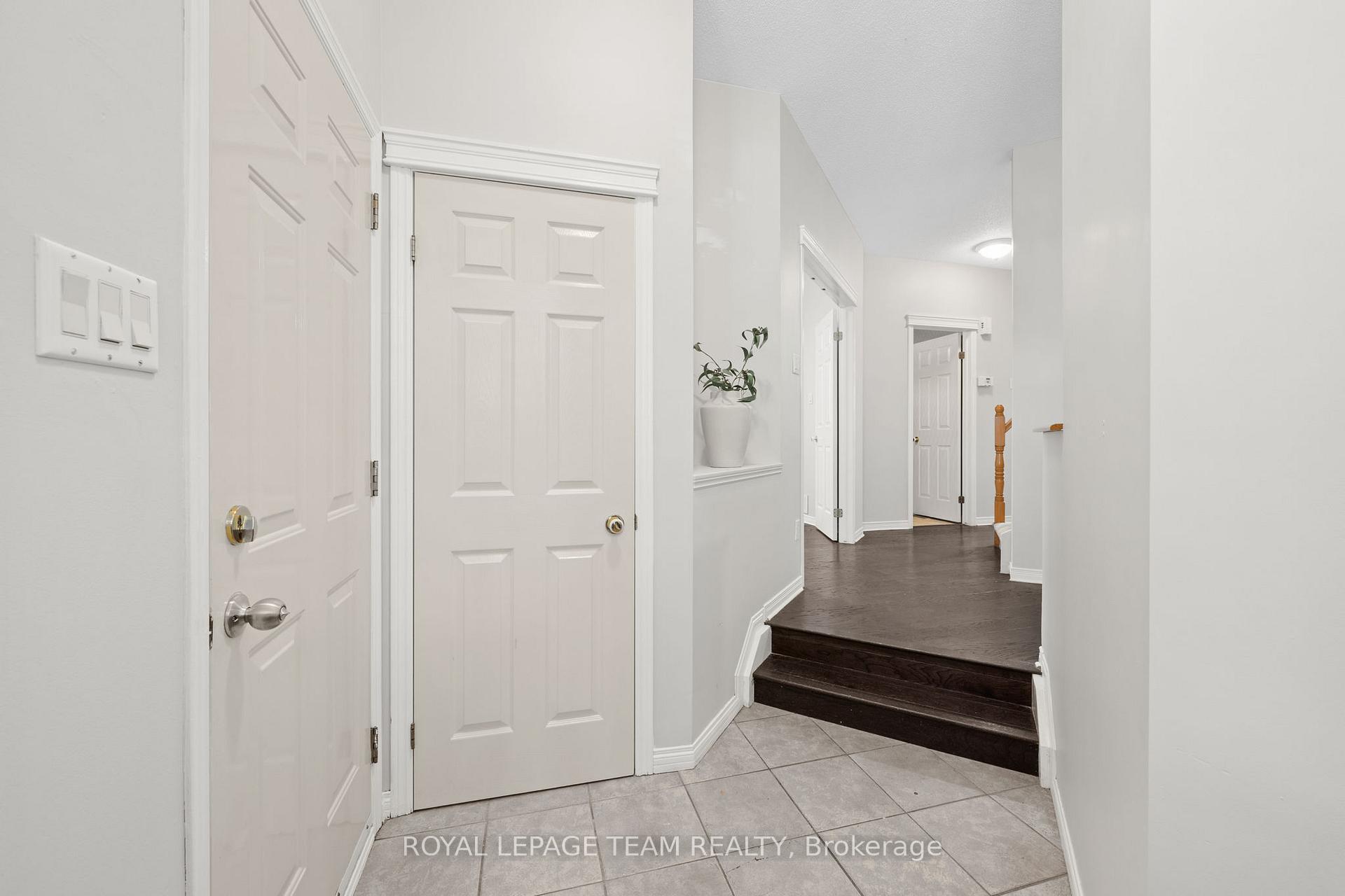 Photo 7 of 27 Evanshen Crescent, Ottawa, Kanata - Kanata Lakes/Heritage Hills — HOMEH