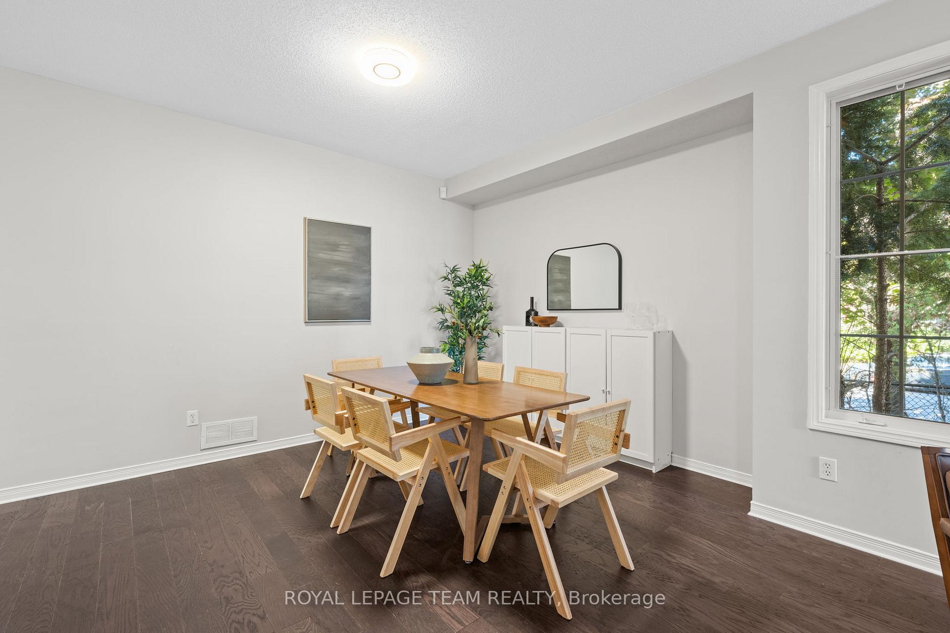 Photo 10 of 27 Evanshen Crescent, Ottawa, Kanata - Kanata Lakes/Heritage Hills — HOMEH