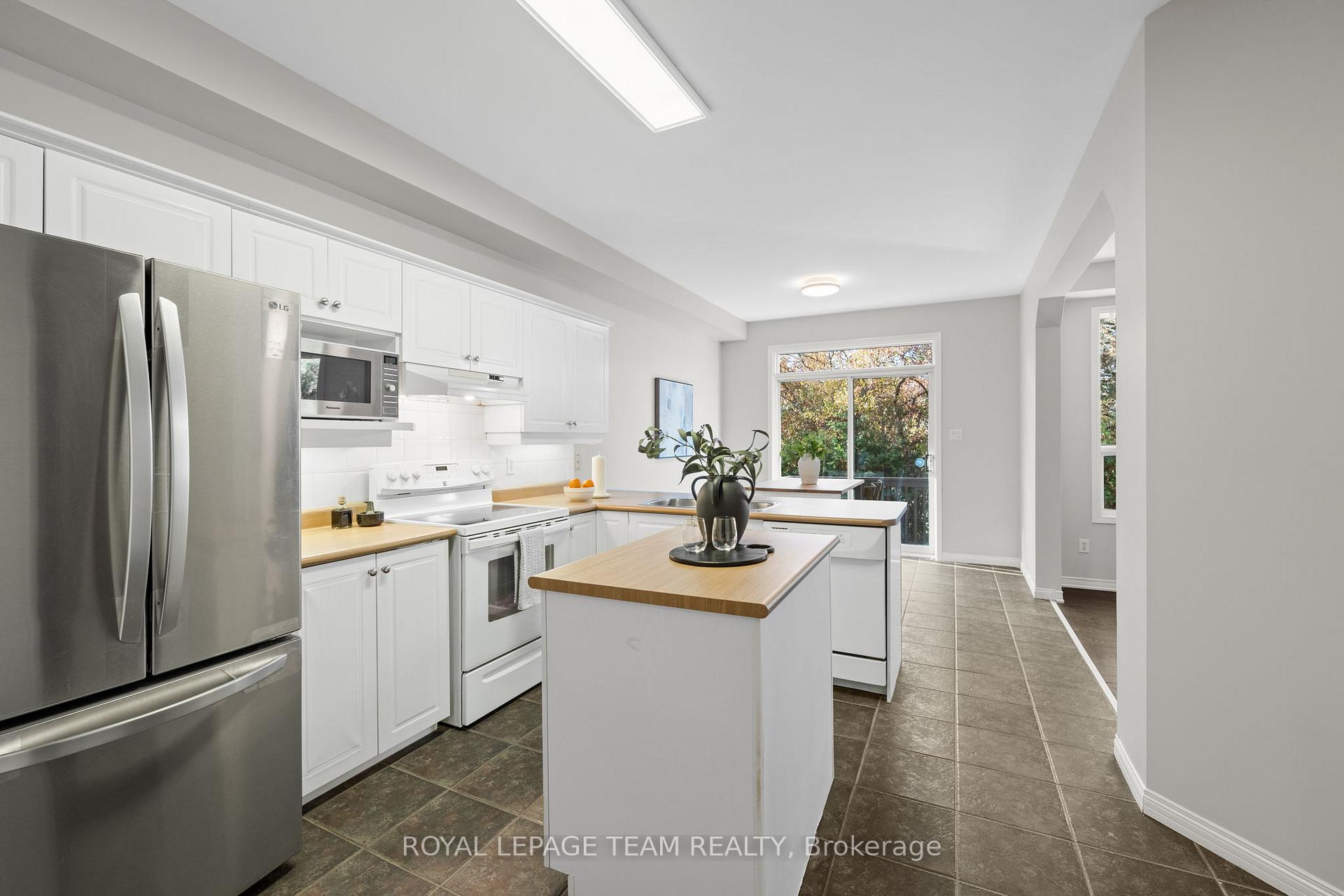 Photo 12 of 27 Evanshen Crescent, Ottawa, Kanata - Kanata Lakes/Heritage Hills — HOMEH