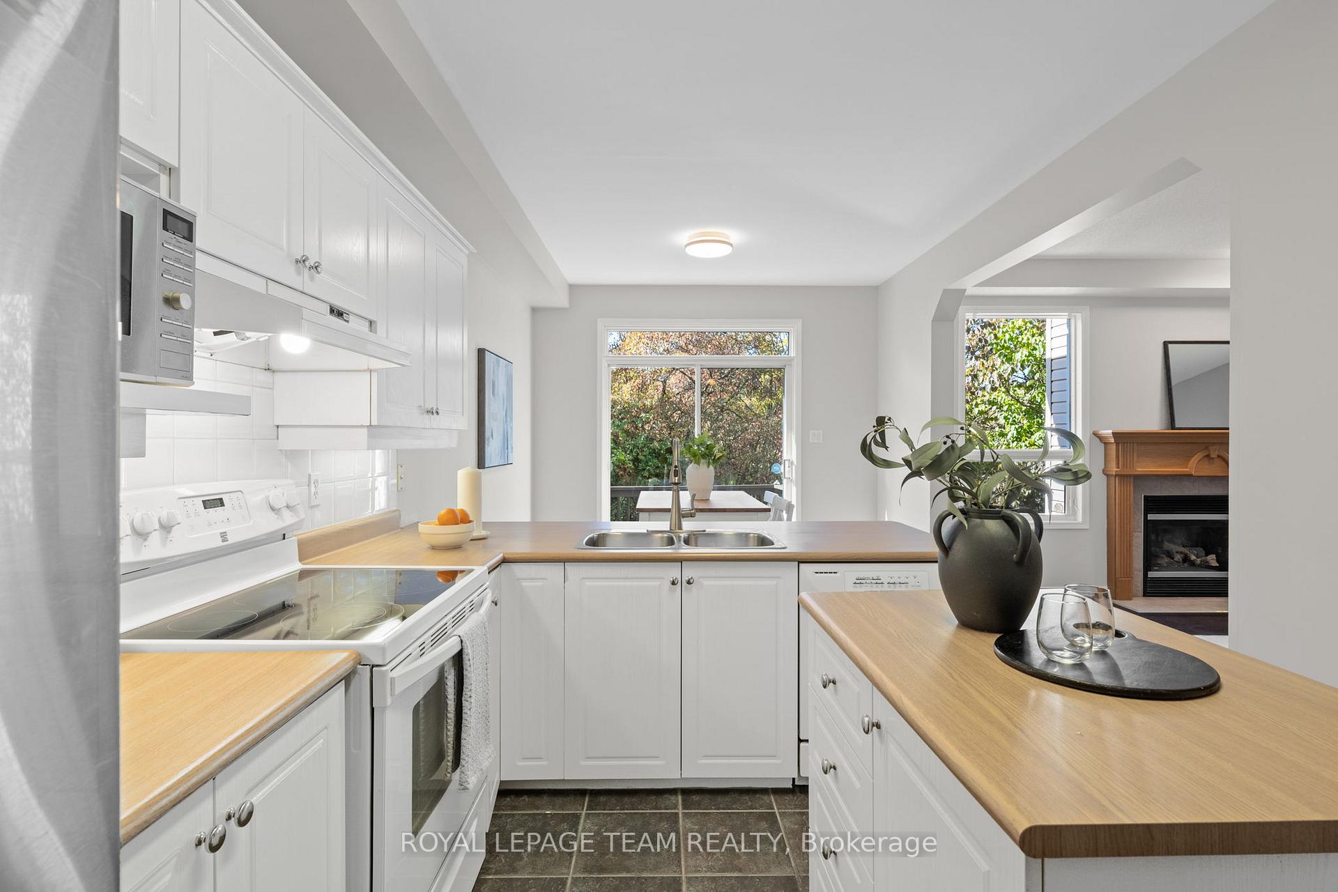 Photo 14 of 27 Evanshen Crescent, Ottawa, Kanata - Kanata Lakes/Heritage Hills — HOMEH