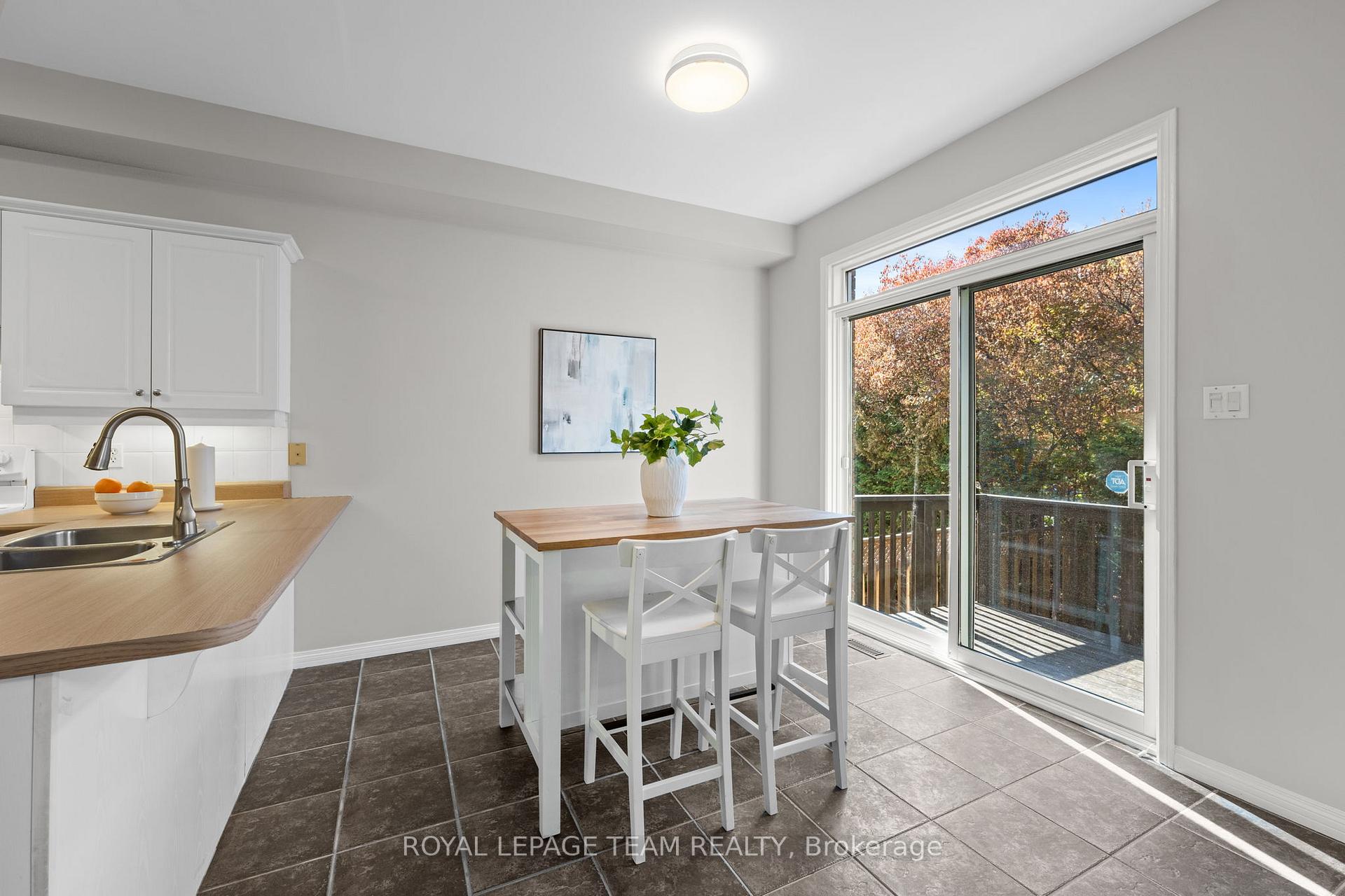 Photo 16 of 27 Evanshen Crescent, Ottawa, Kanata - Kanata Lakes/Heritage Hills — HOMEH