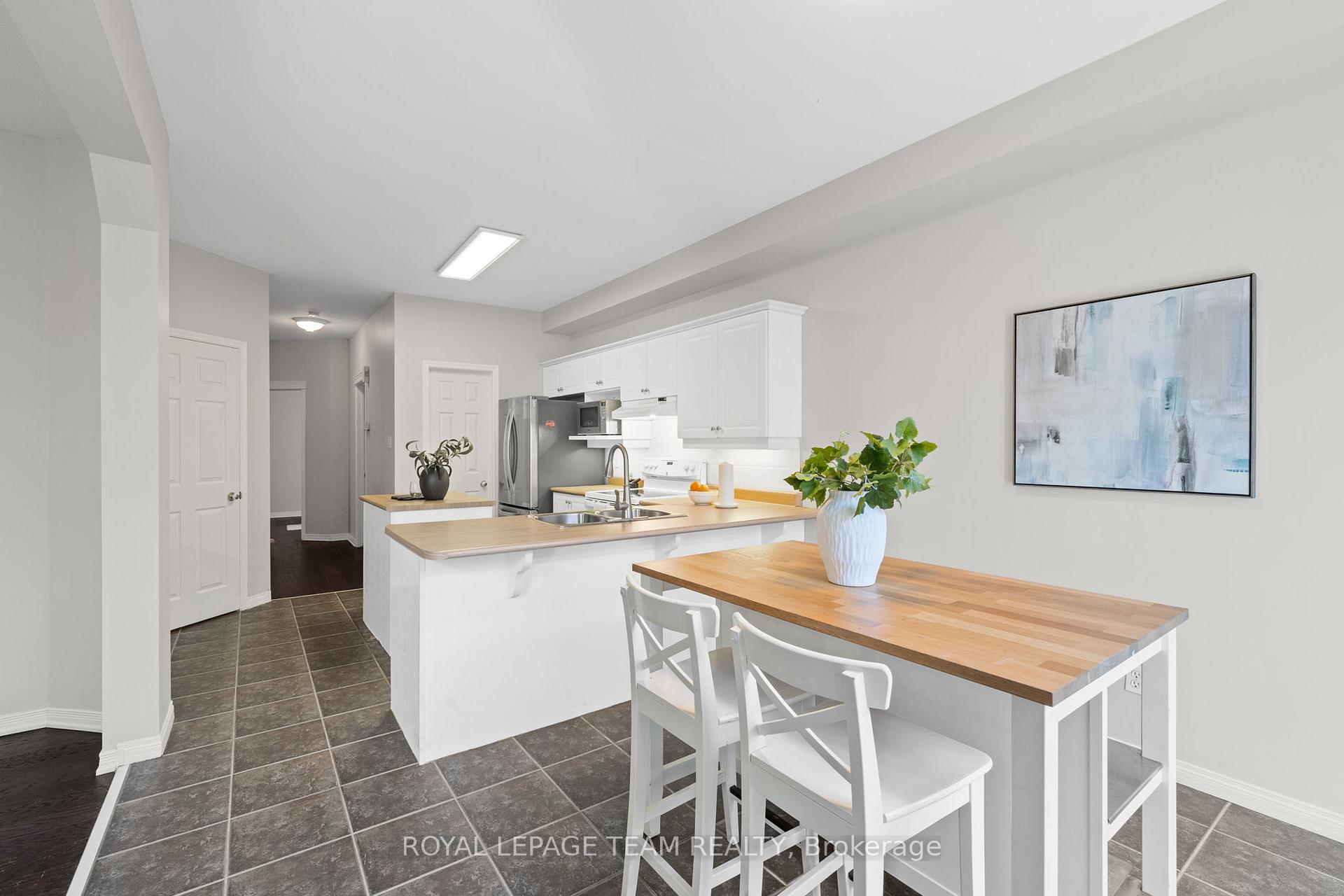 Photo 17 of 27 Evanshen Crescent, Ottawa, Kanata - Kanata Lakes/Heritage Hills — HOMEH