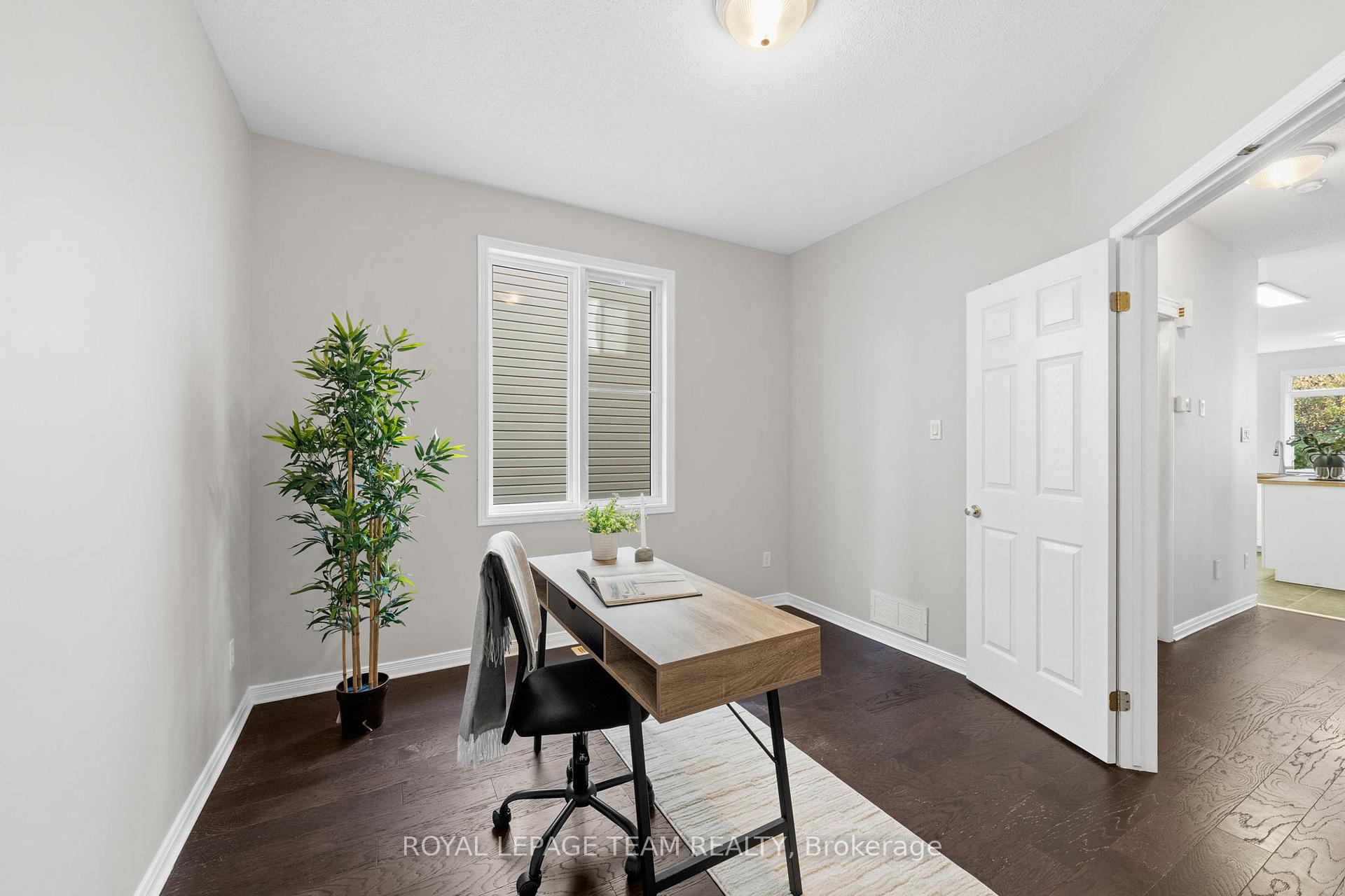 Photo 22 of 27 Evanshen Crescent, Ottawa, Kanata - Kanata Lakes/Heritage Hills — HOMEH