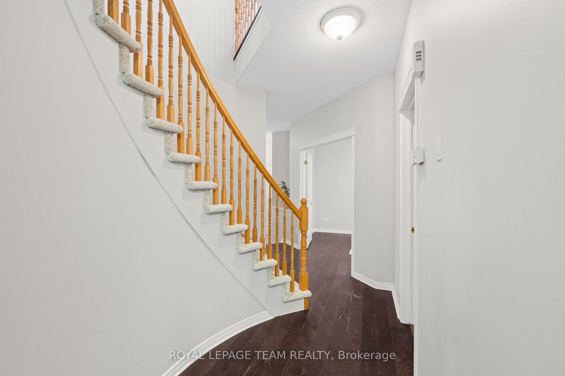 Photo 24 of 27 Evanshen Crescent, Ottawa, Kanata - Kanata Lakes/Heritage Hills — HOMEH