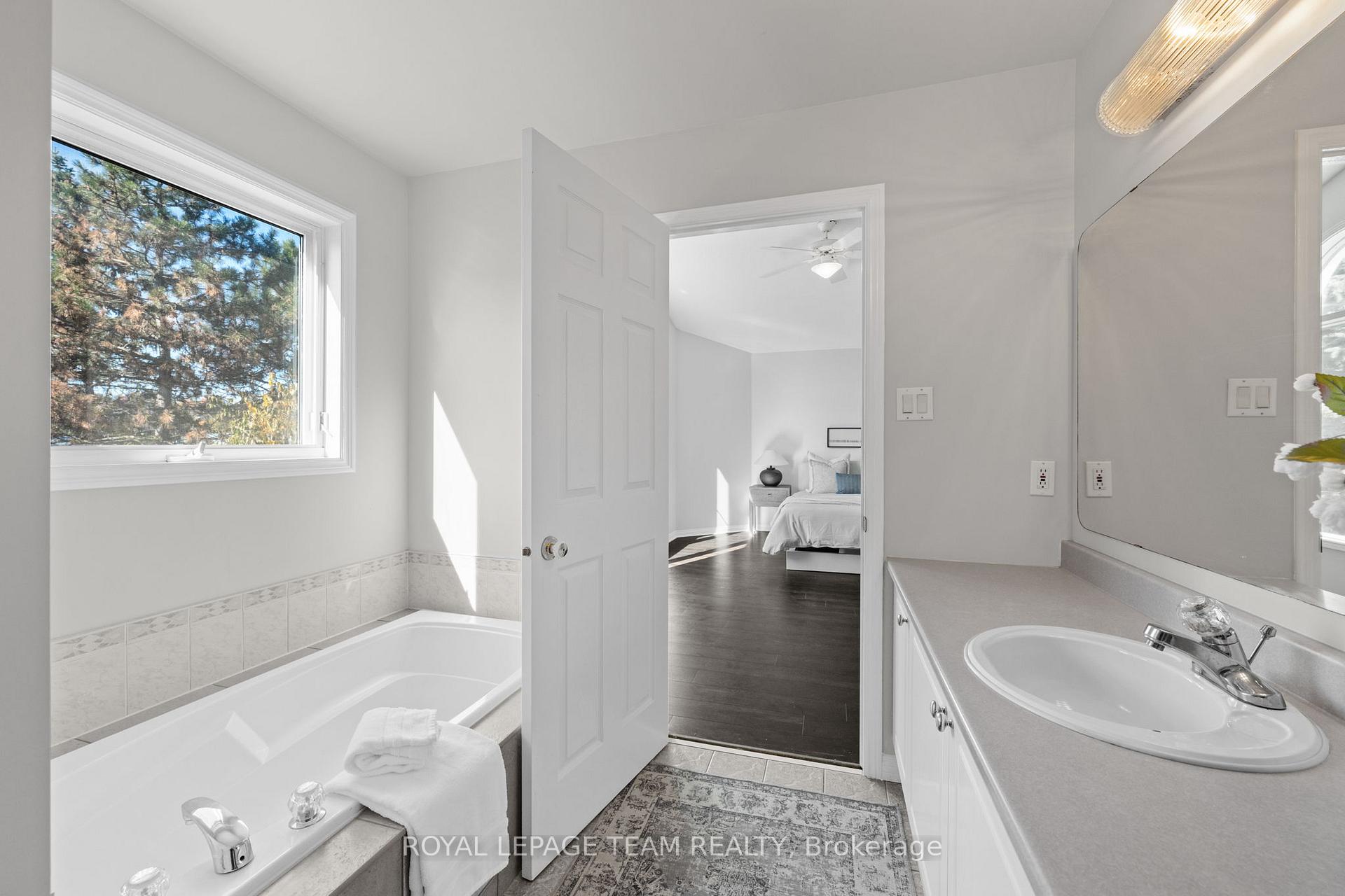 Photo 31 of 27 Evanshen Crescent, Ottawa, Kanata - Kanata Lakes/Heritage Hills — HOMEH