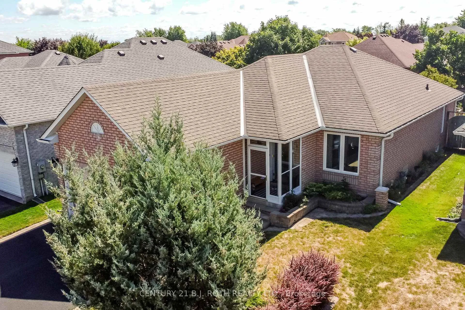 Photo 3 of 1957 Mill Street, Innisfil, Alcona — HOMEH