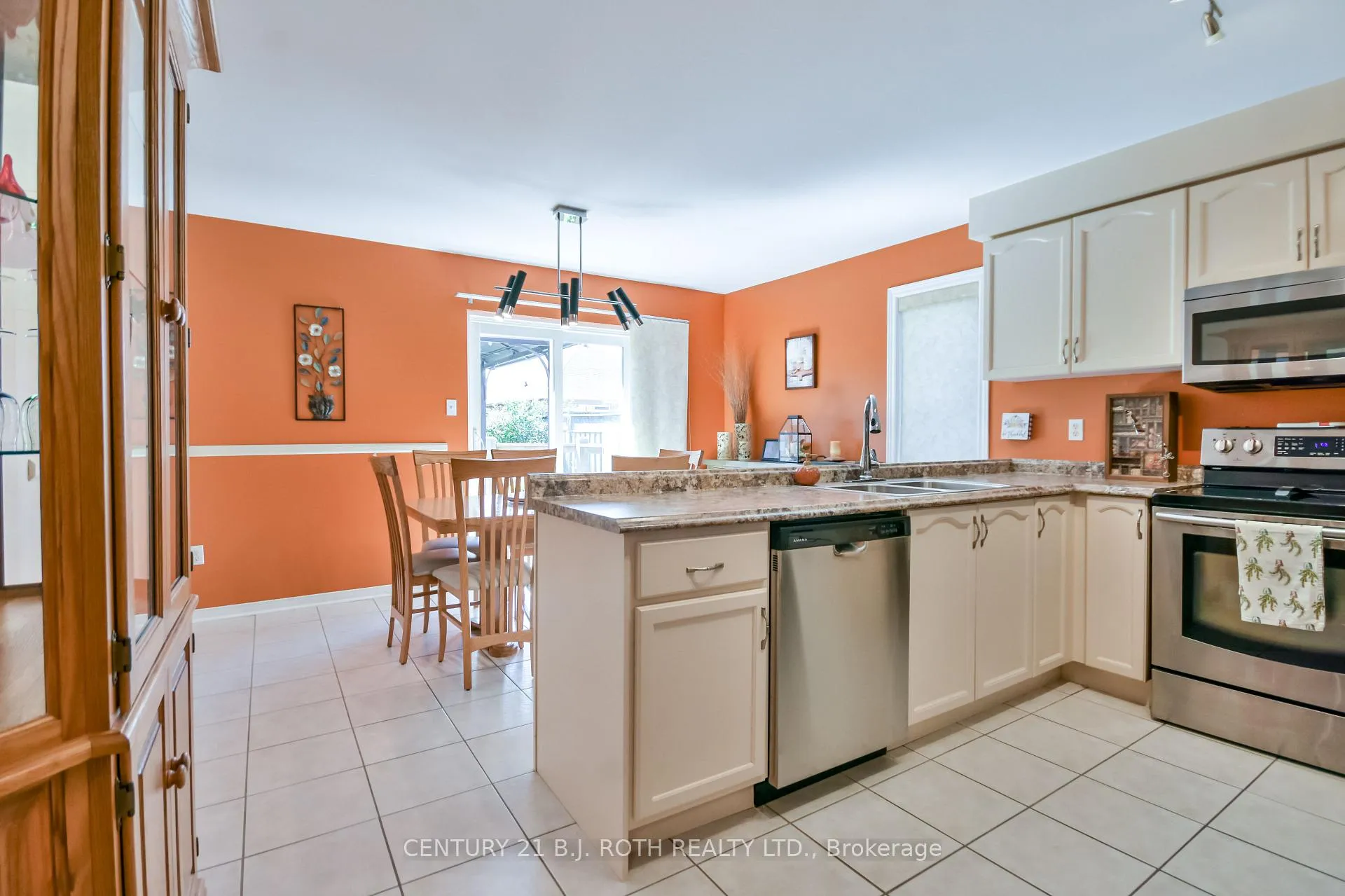 Photo 9 of 1957 Mill Street, Innisfil, Alcona — HOMEH