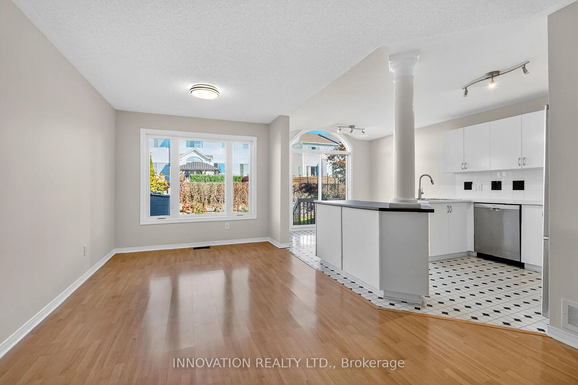 Photo 9 of 57 Flowertree Crescent, Ottawa, Kanata - Emerald Meadows/Trailwest — HOMEH