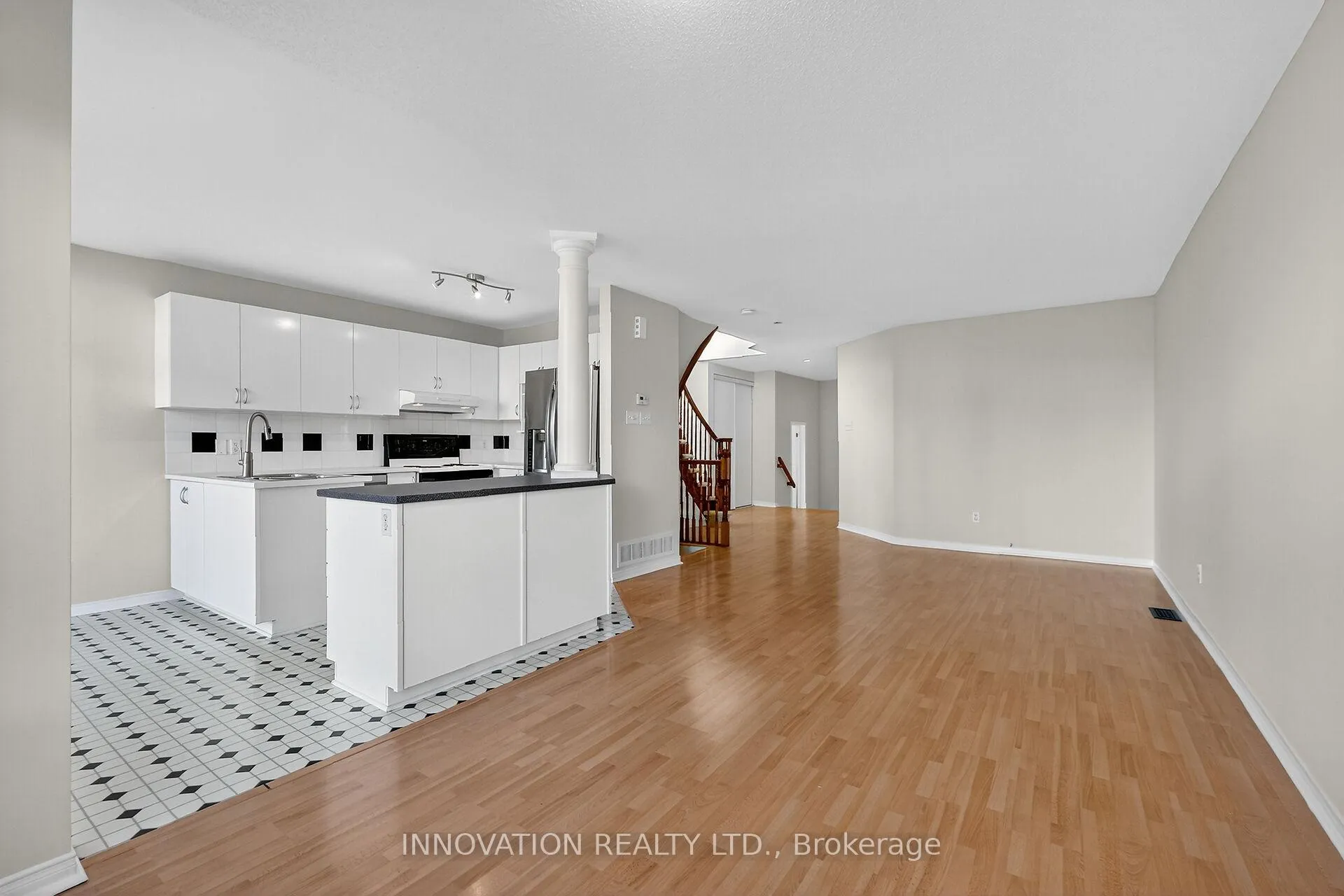 Photo 10 of 57 Flowertree Crescent, Ottawa, Kanata - Emerald Meadows/Trailwest — HOMEH