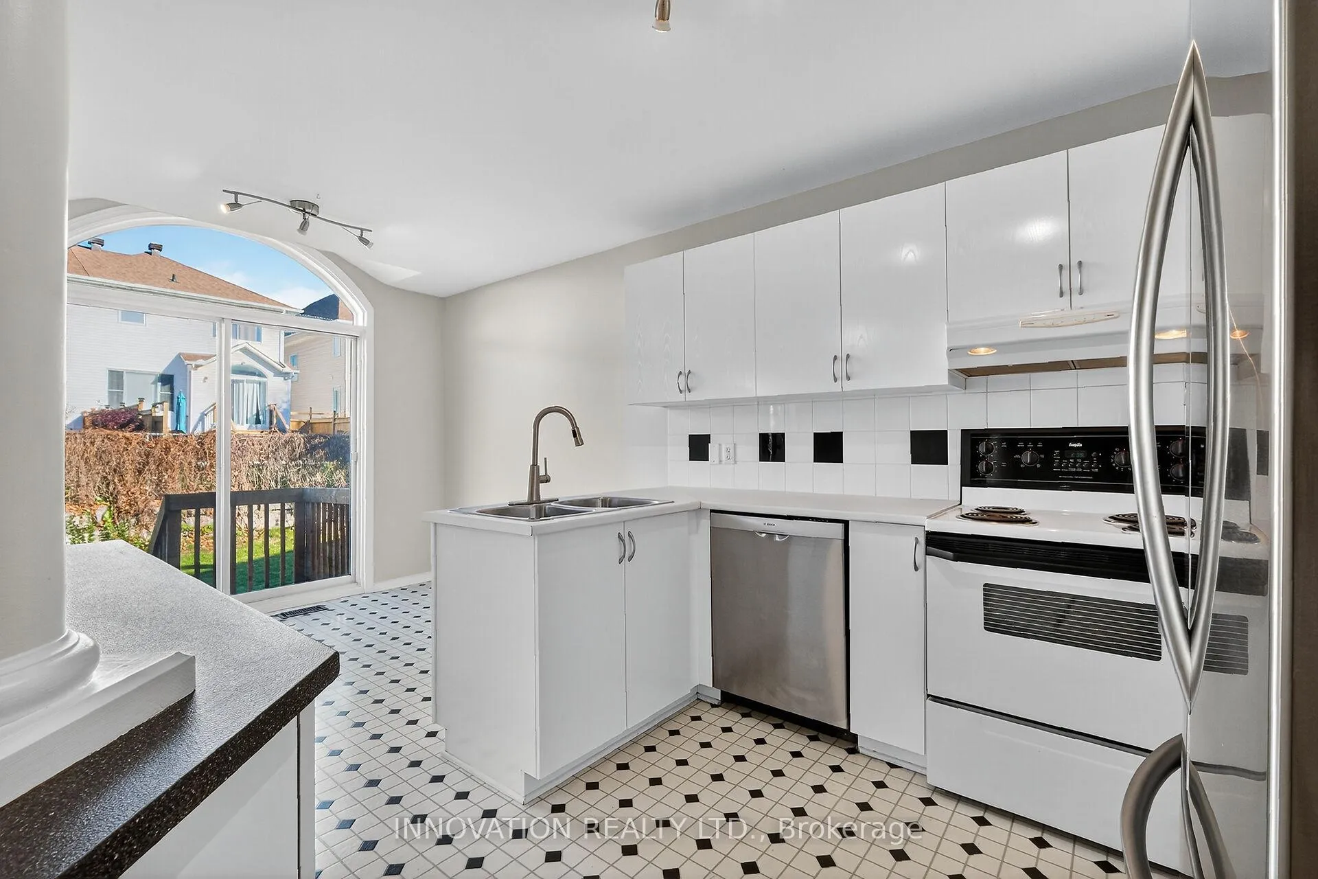 Photo 11 of 57 Flowertree Crescent, Ottawa, Kanata - Emerald Meadows/Trailwest — HOMEH