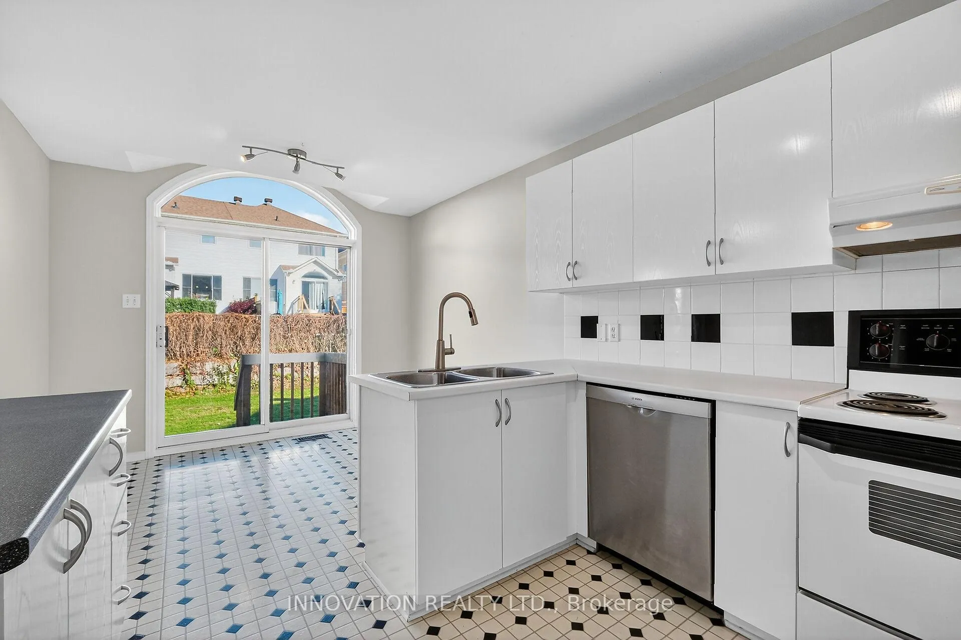Photo 13 of 57 Flowertree Crescent, Ottawa, Kanata - Emerald Meadows/Trailwest — HOMEH