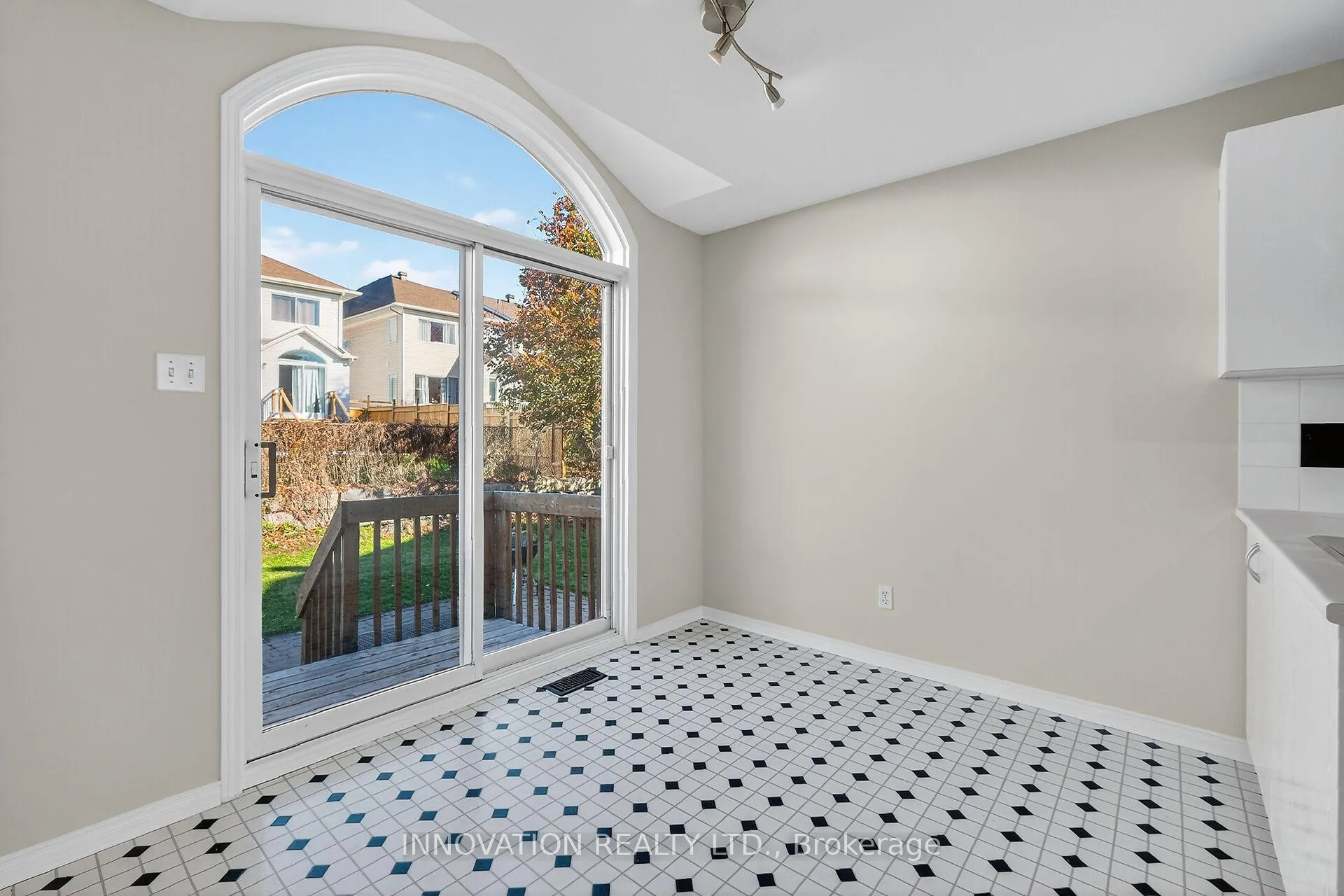 Photo 15 of 57 Flowertree Crescent, Ottawa, Kanata - Emerald Meadows/Trailwest — HOMEH