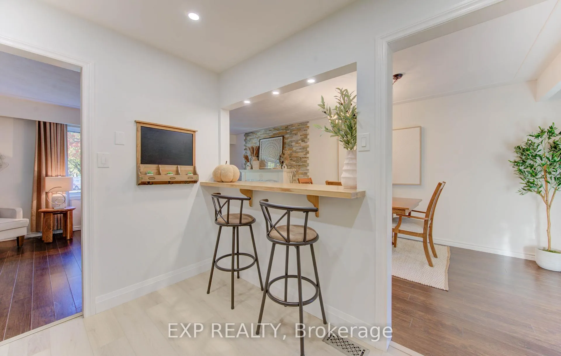 Photo 23 of 36 Blackfriars Place, Kitchener — HOMEH